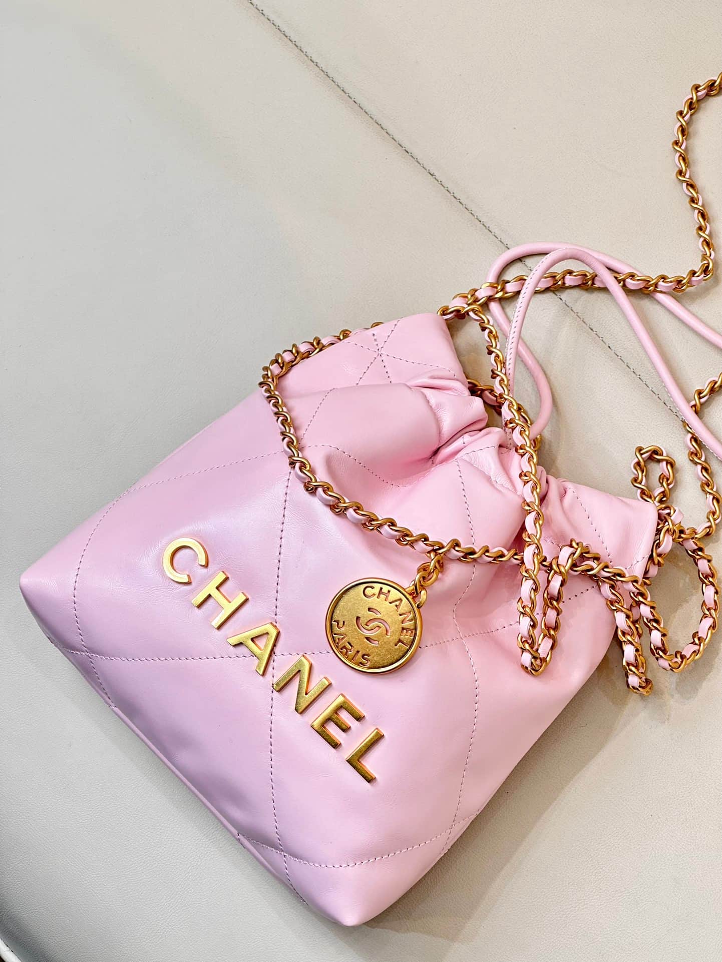 Chanel 22 MINI HANDBAG Shiny Calfskin Pink & Gold-Tone Metal AS3980 TOP