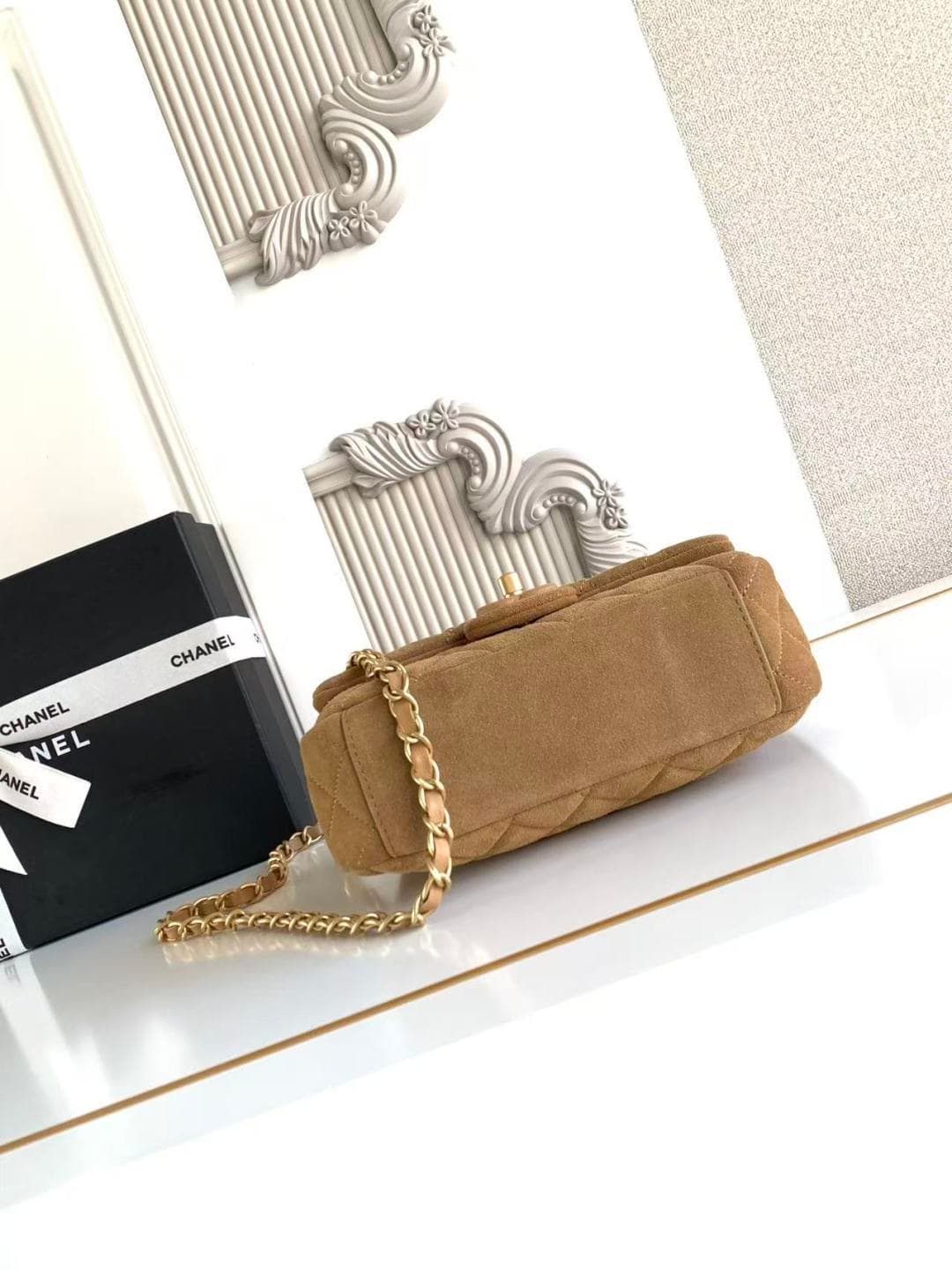 Chanel Classic Flap bag in Brown Suede & Gold-Tone Metal AS5989 A