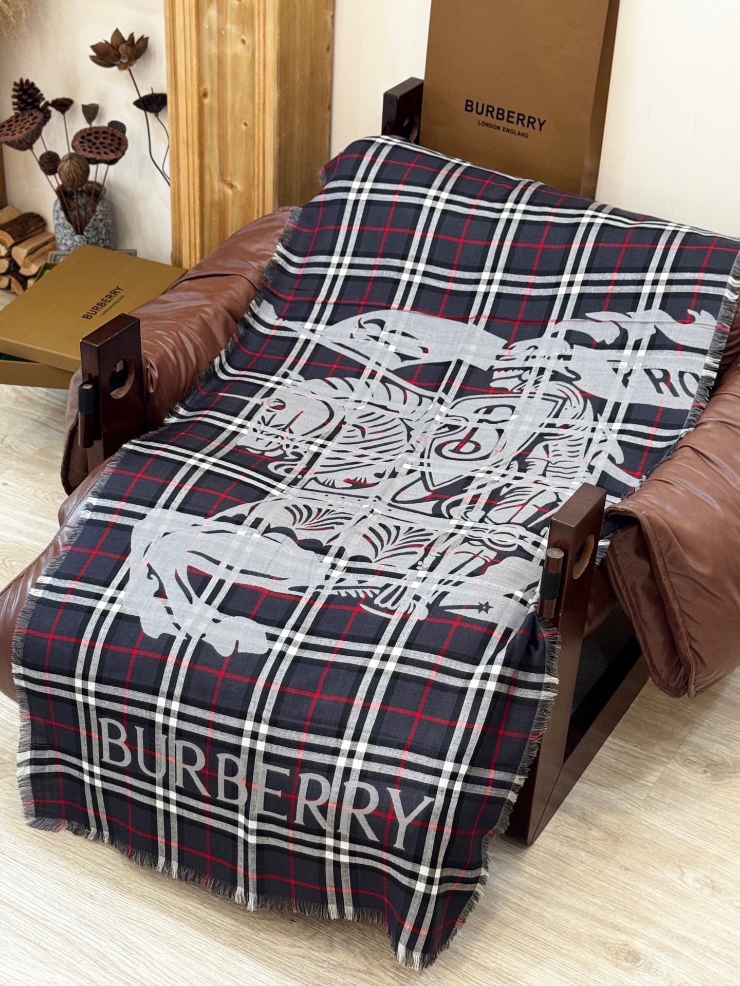 Burberry scarf featuring  check pattern and equestrian knight motif