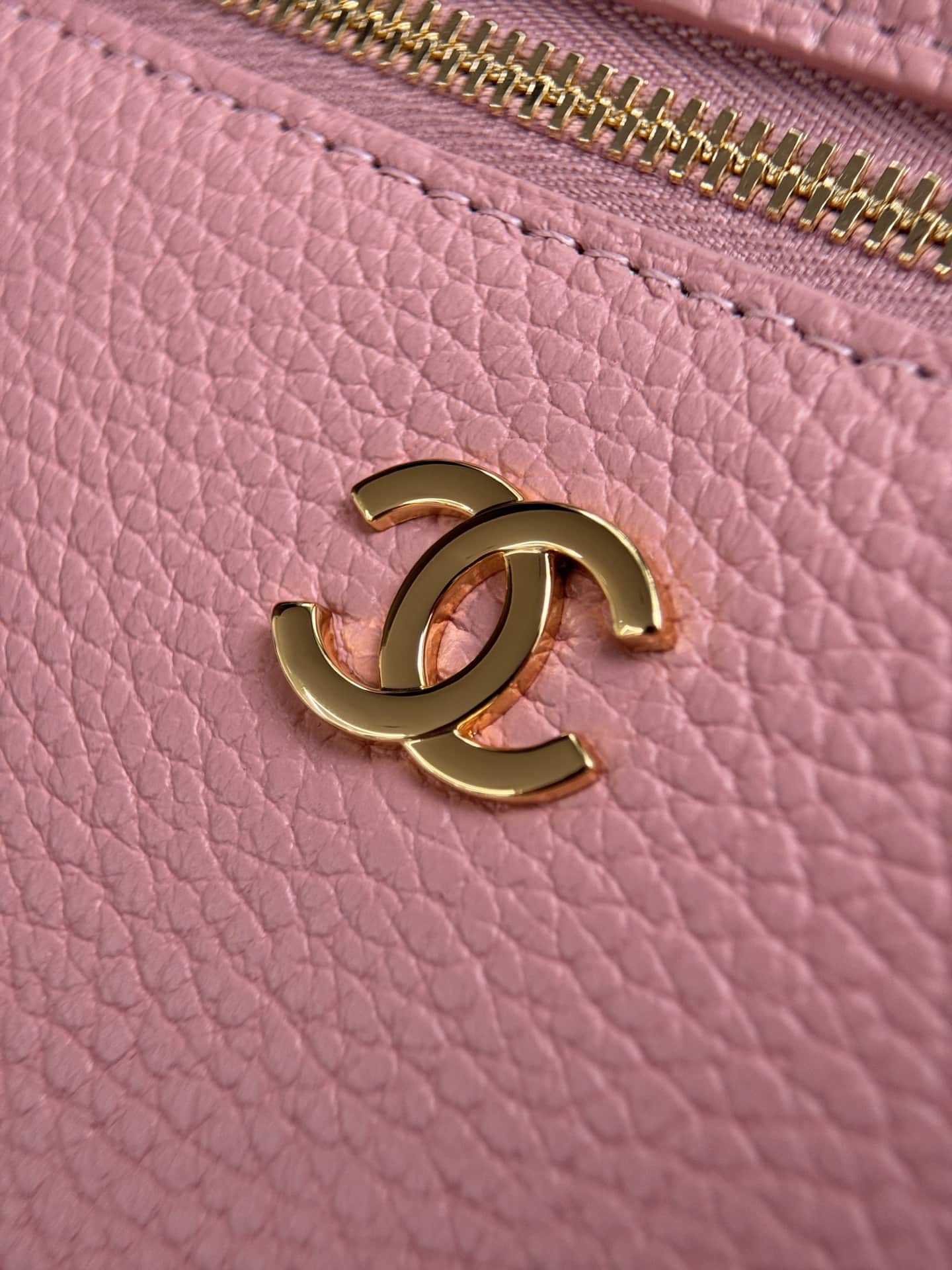 Chanel Vanity with chain Grained Calfskin & Gold-Tone Metal Pink AS6473 A