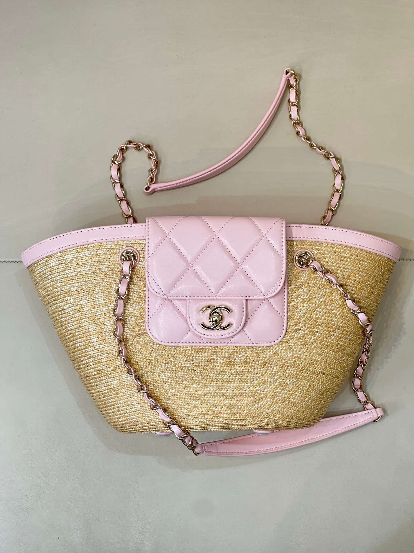Chanel Coco Beach Shopping Bag Braided Straw Lambskin & Gold-Tone Metal Beige & Pink AS5951 TOP