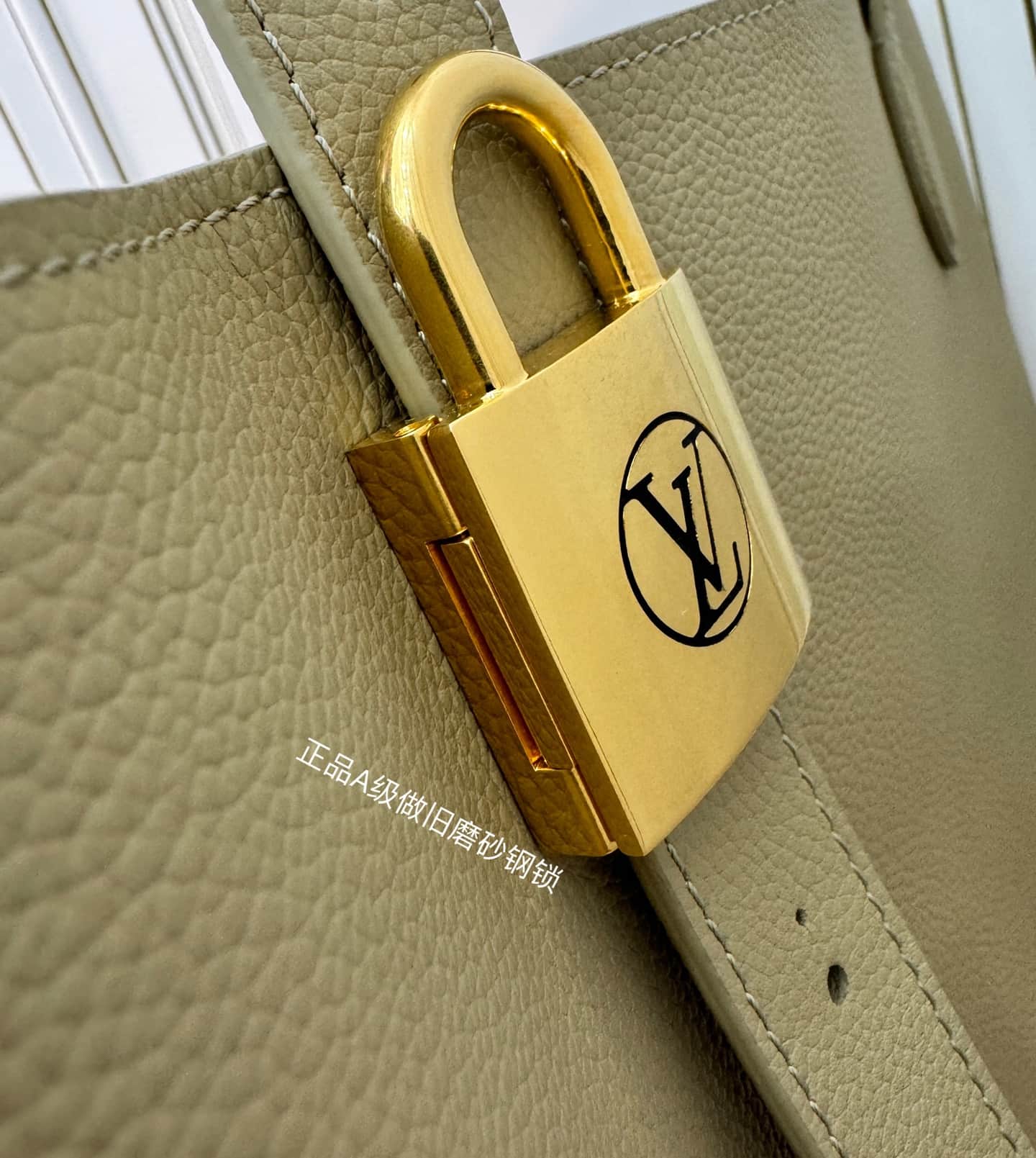 Louis Vuitton Low Key Cabas MM Clay Green Grained calfskin M25343 TOP