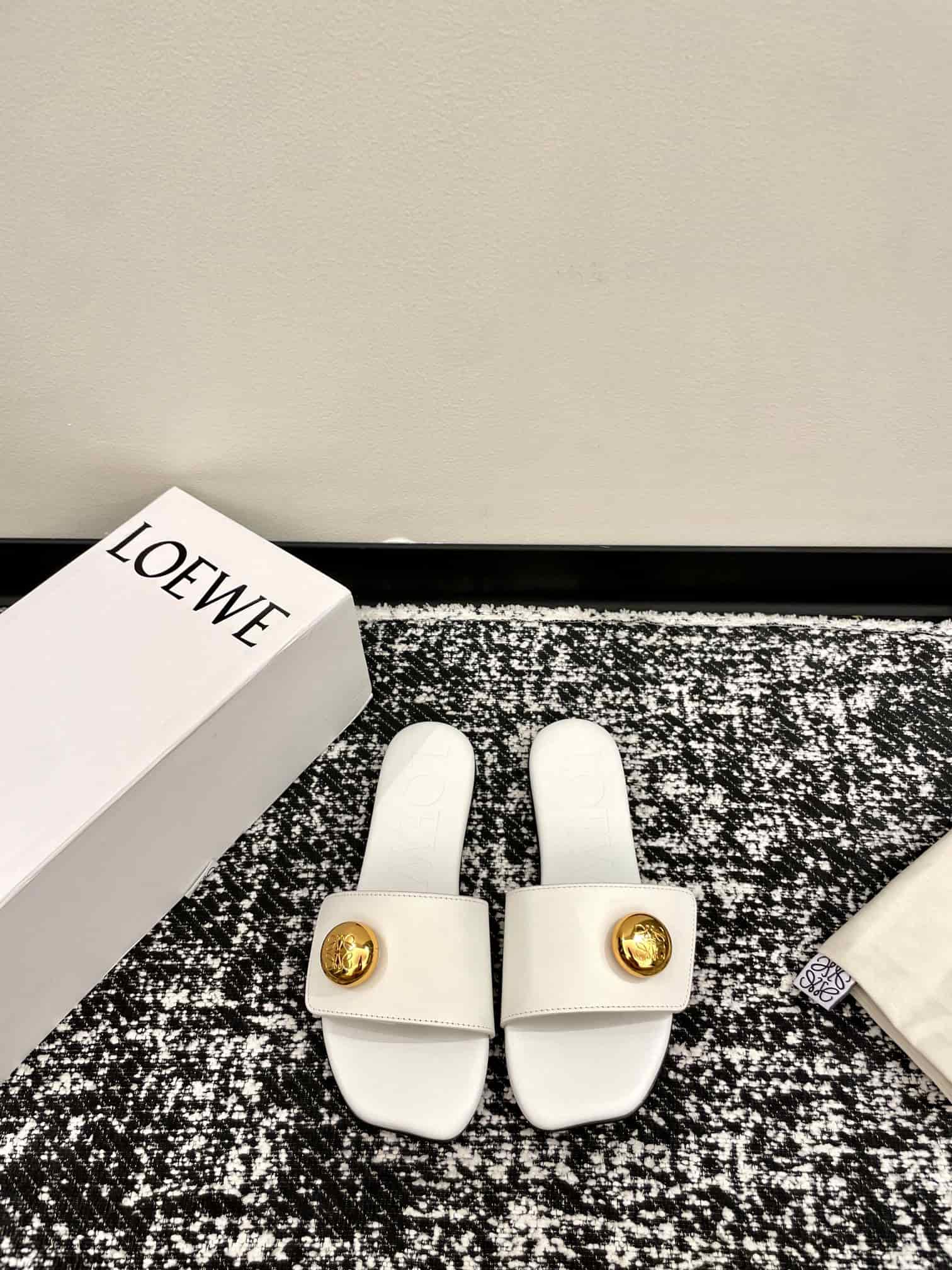 LOEWE Pebble Sandal shoes Women
