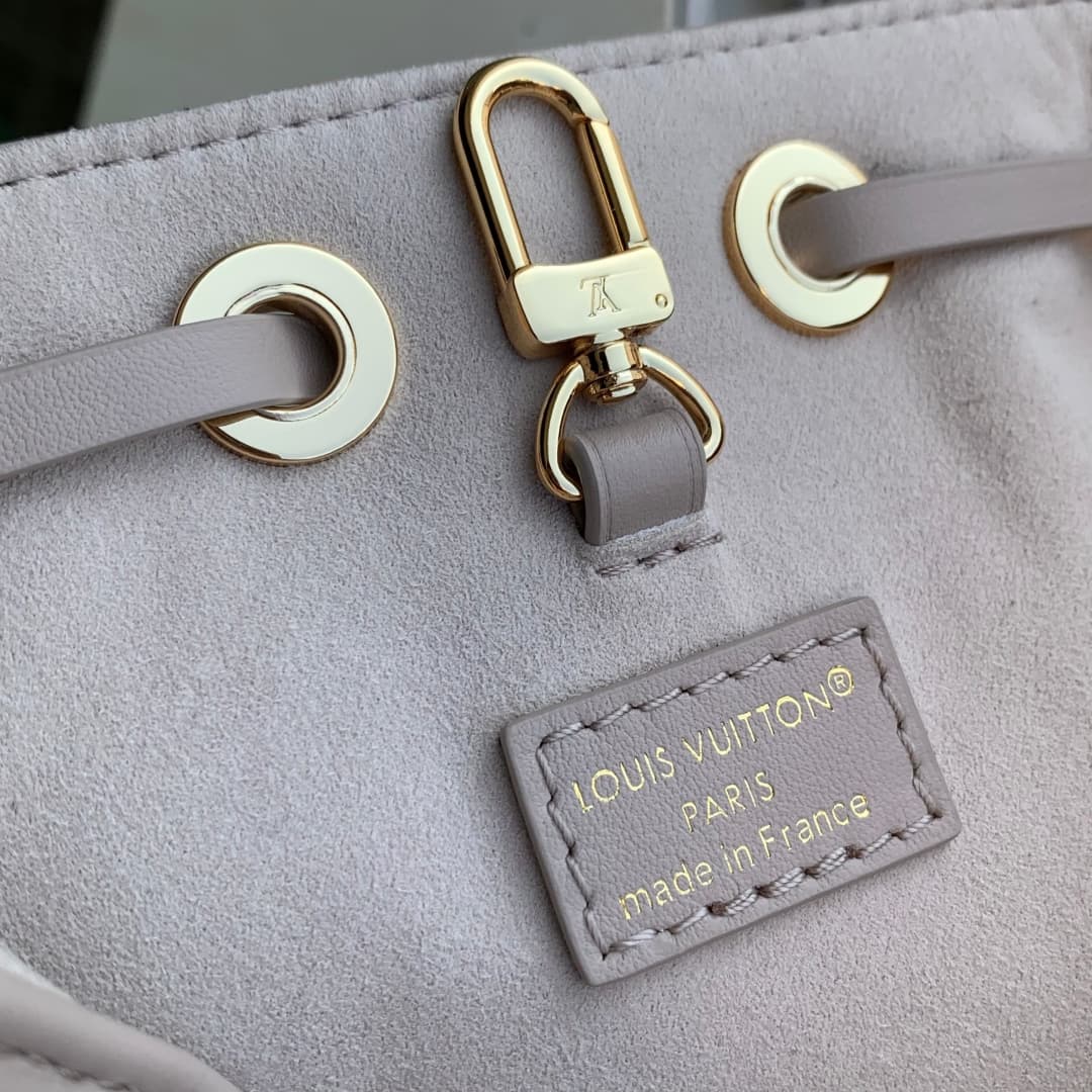 Louis Vuitton Coussin Bucket bag Monogram-embossed lambskin M26530 beige high
