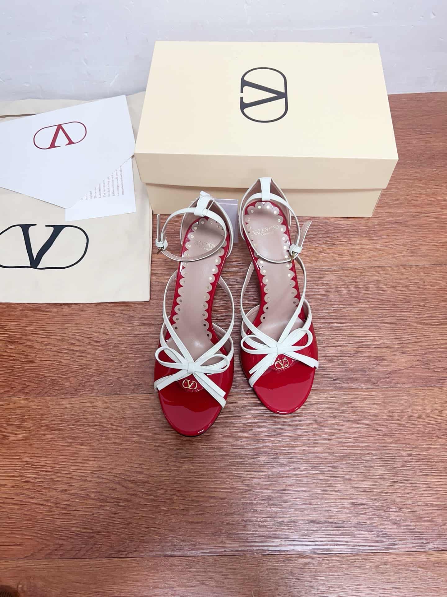 Valentino Garavani Bepointy Leather Sandals