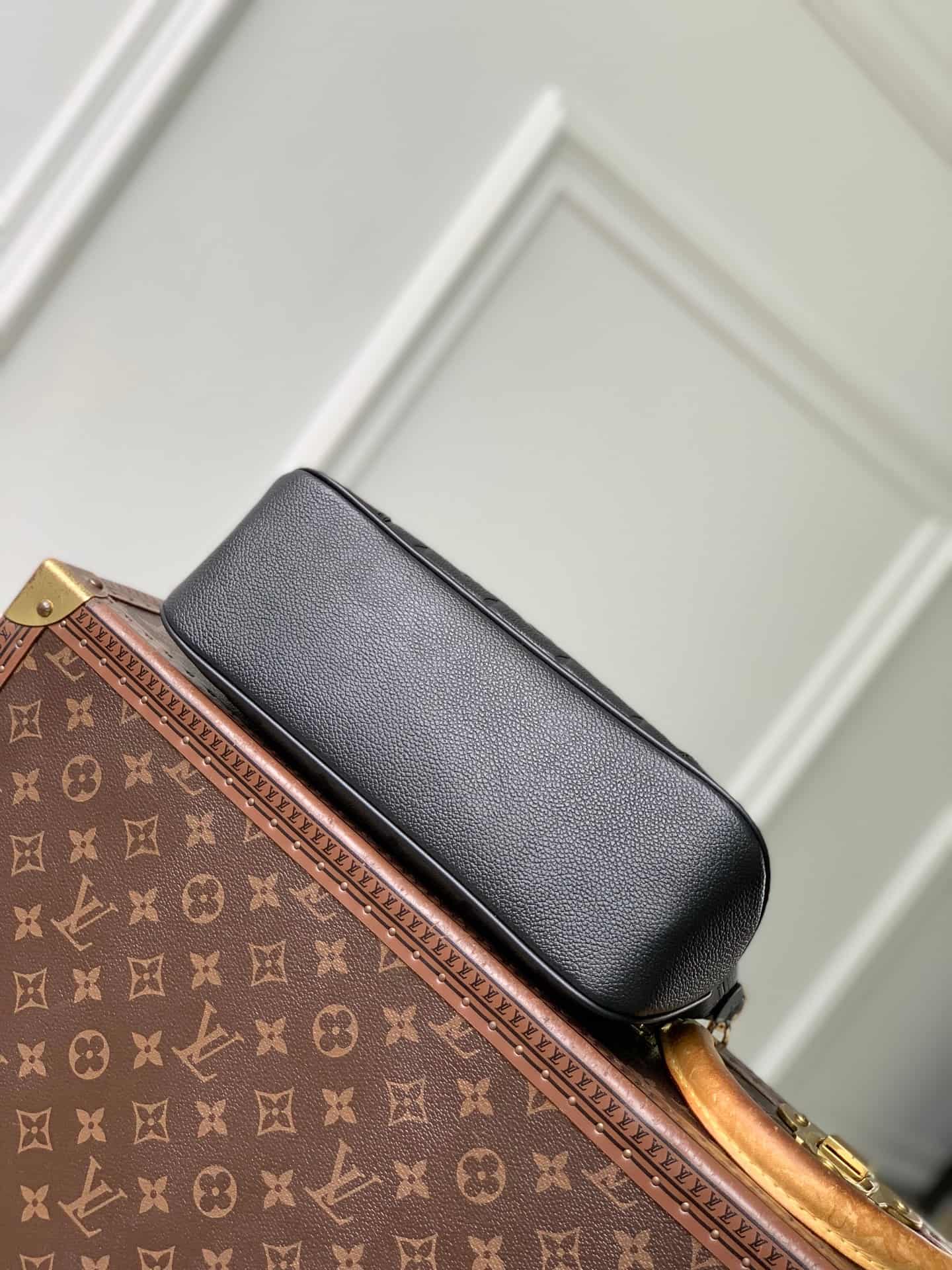 Louis Vuitton Skyline PM Black Cowhide leather M28511 High
