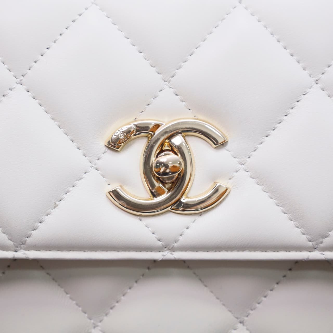 SMALL FLAP BAG WITH TOP HANDLE Lambskin Gold Metal White A