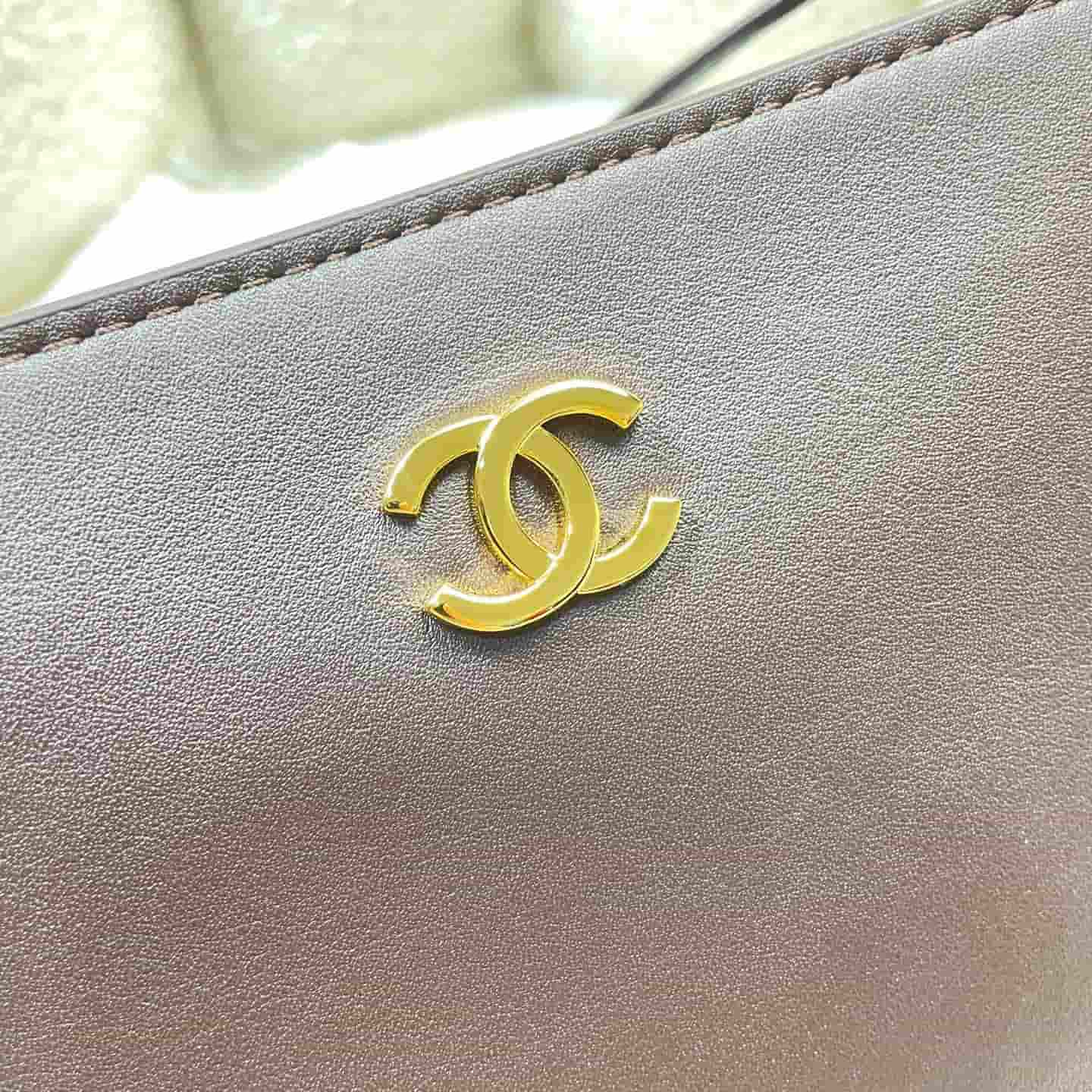 Chanel Shoulder Bag Shiny Calfskin& Gold-Tone Metal Dark Brown AS6238 High
