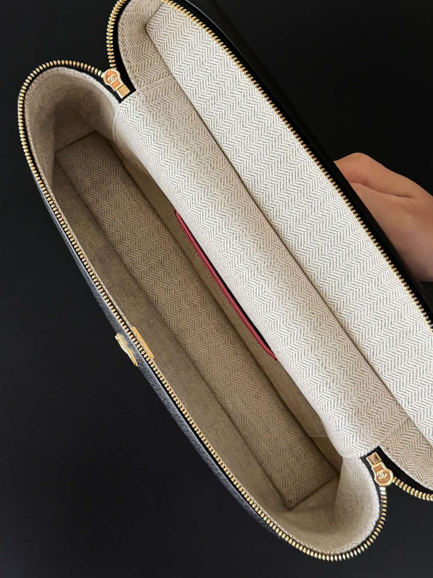 Chanel Large Vanity with chain Grained Calfskin & Gold-Tone Metal Black AS5348 A