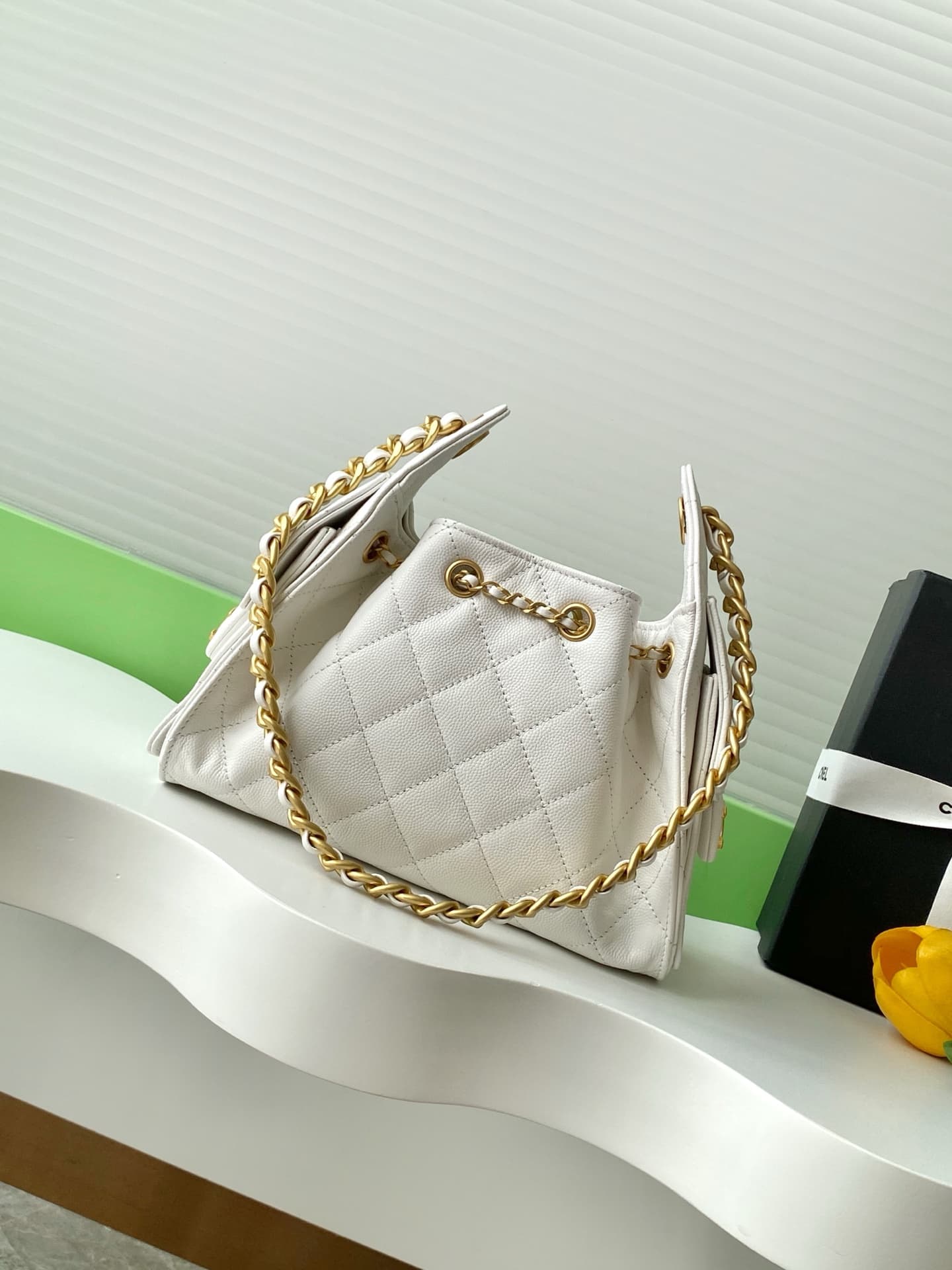 Chanel 25 Mini Hobo handbag AS5631 Grained calfskin & gold-tone metal White A