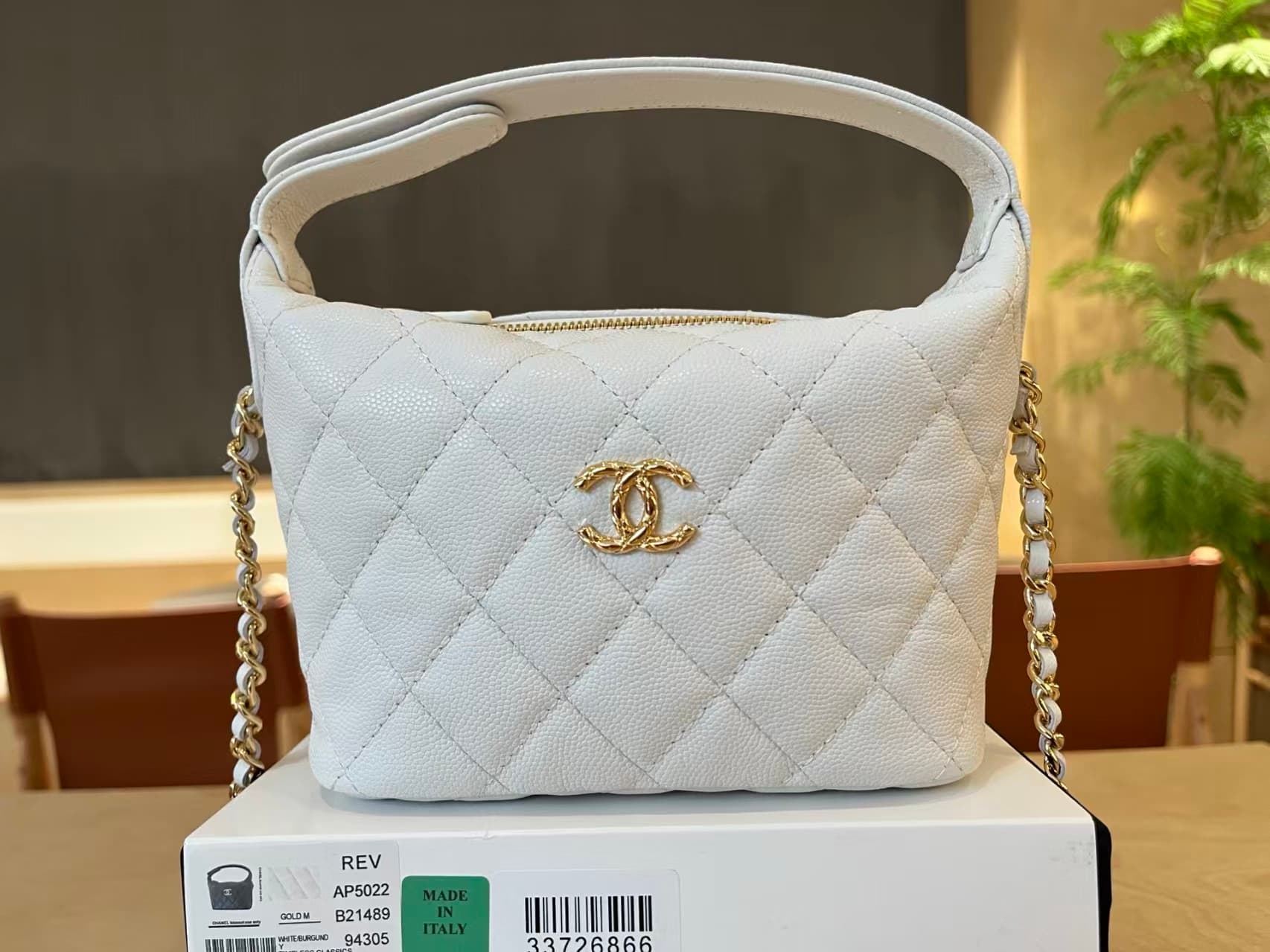 Chanel 25C Quilted Hobo Clutch on Chain Grained Calfskin & Gold Metal AP4386 A