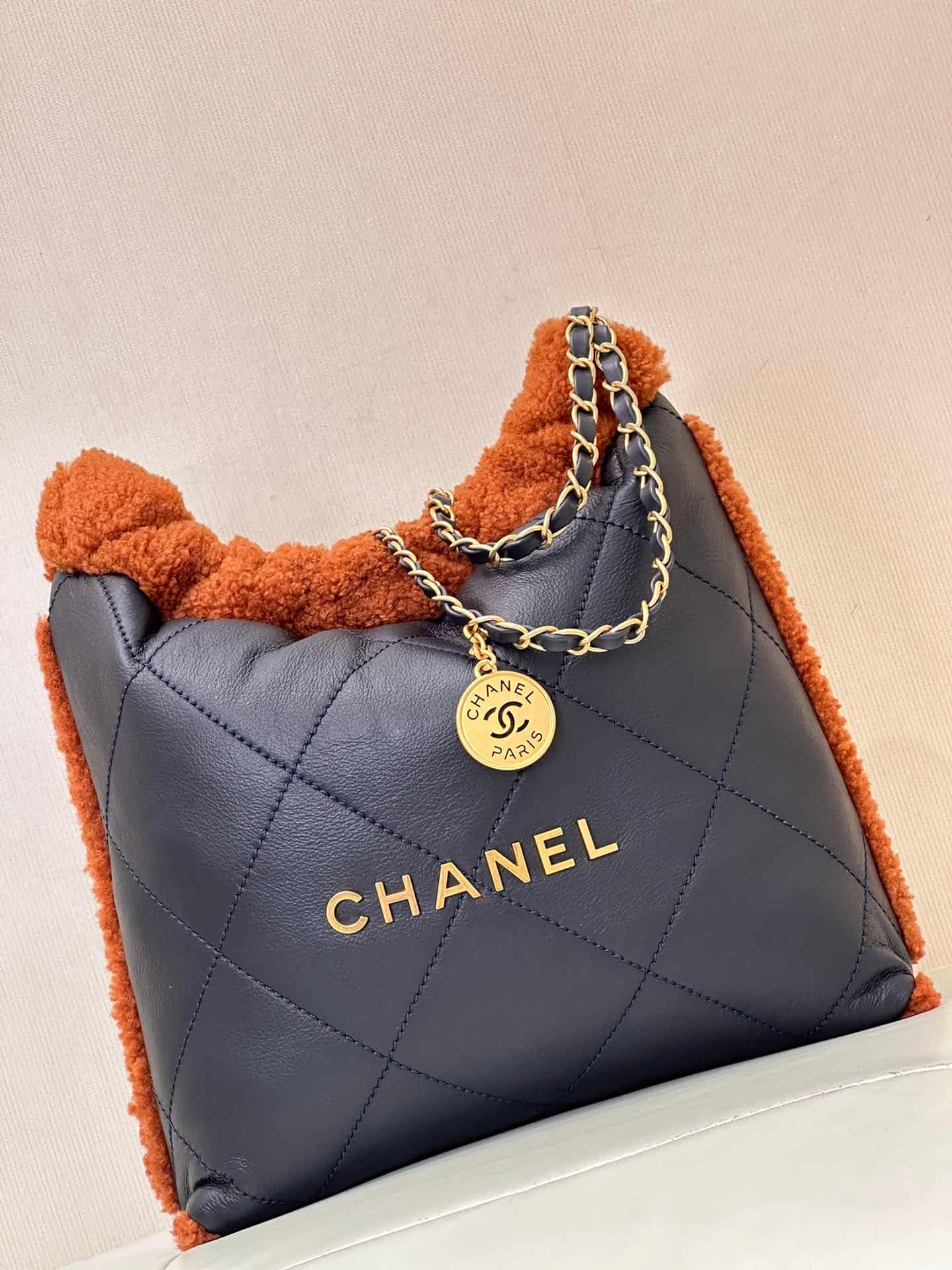 Chanel 22 Small handbag Shiny Calfskin Shearling & Gold-tone metal AS3260 Black with Brown TOP