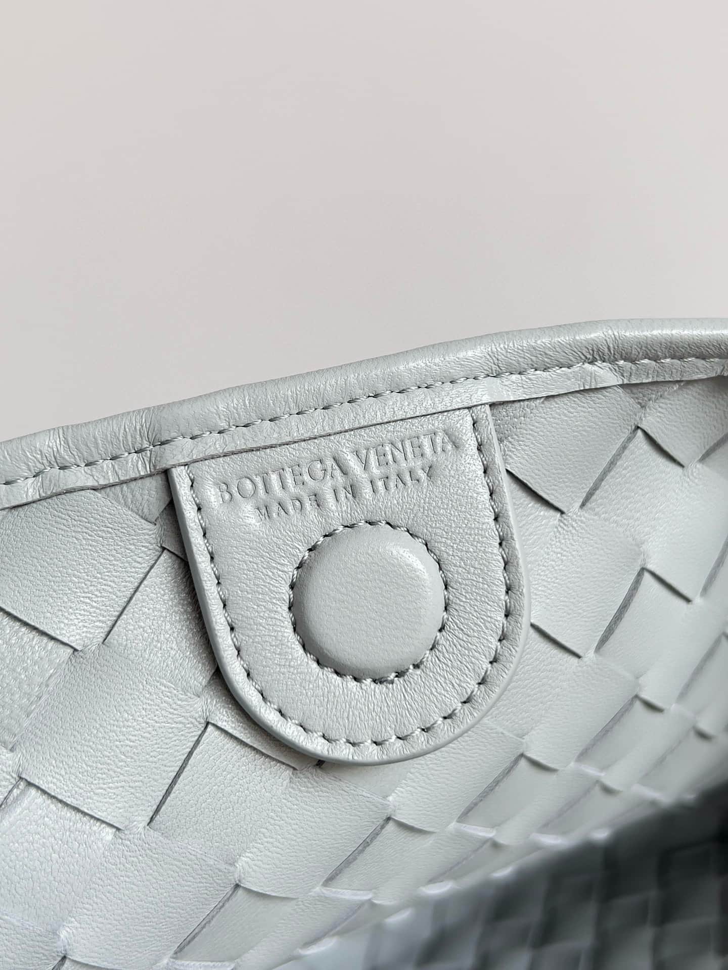 BV Sardine Small Intrecciato Agate Grey TOP