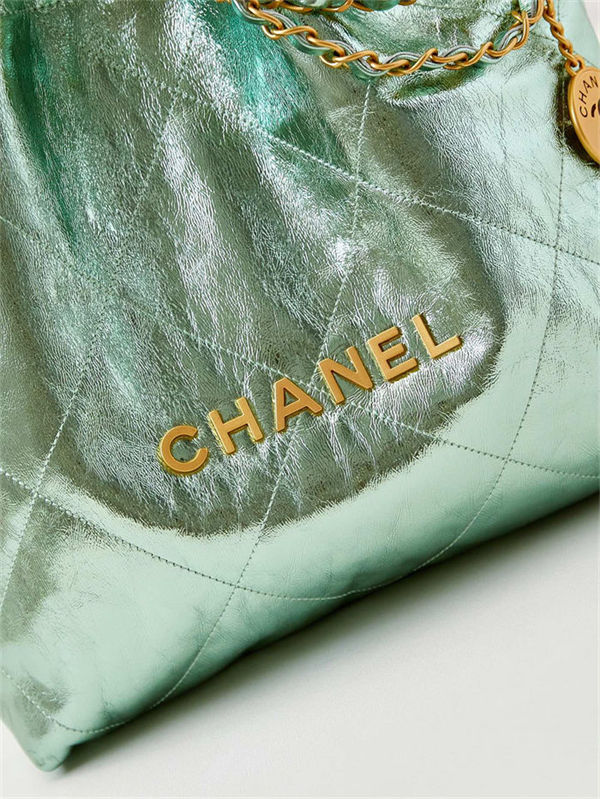 Chanel 22 SMALL HANDBAG Metallic Calfskin & Gold-Tone Metal AS3260 Green A