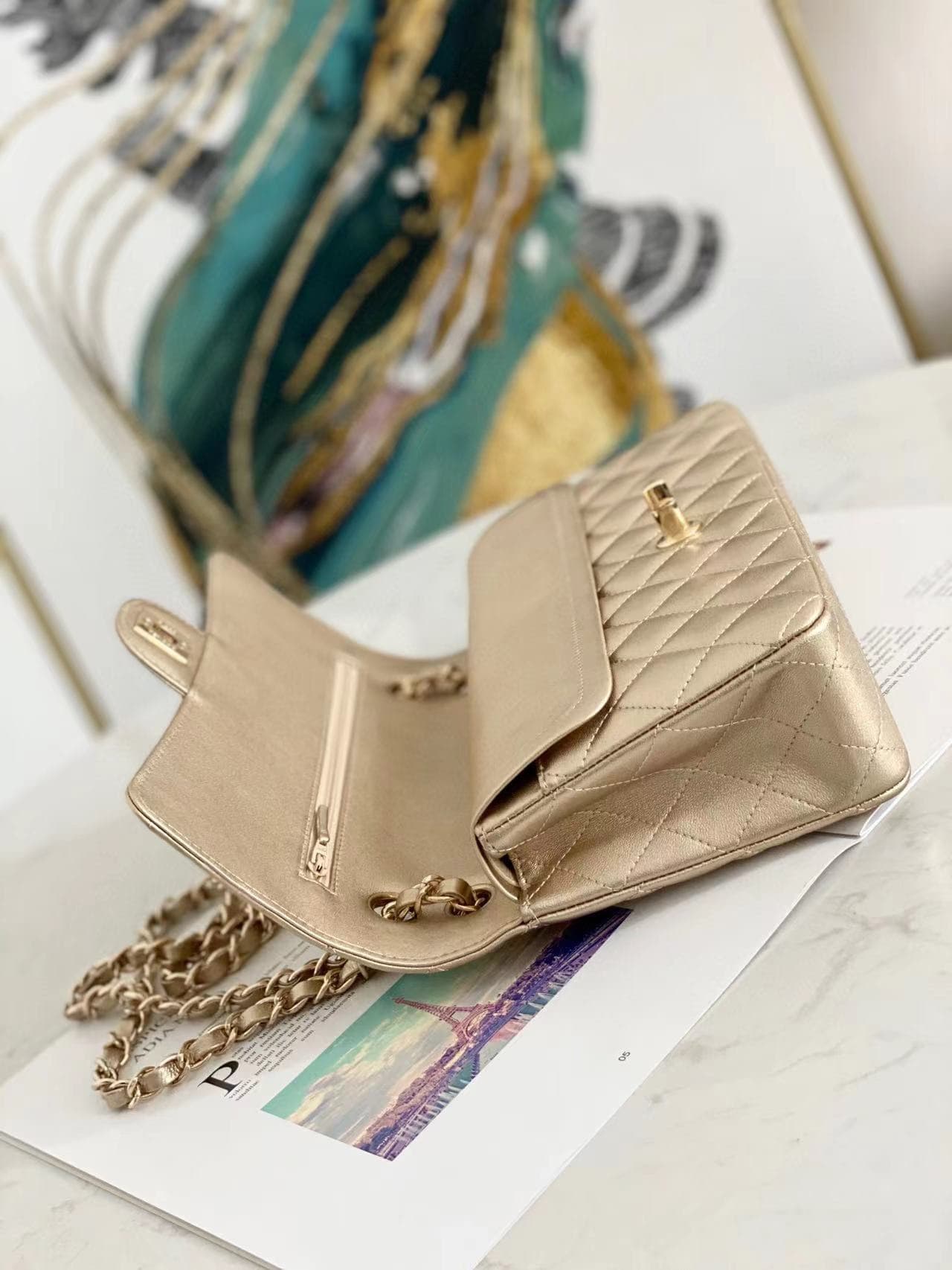 Medium CLASSIC HANDBAG Iridescent Lambskin & Gold-Tone Metal Champagne A