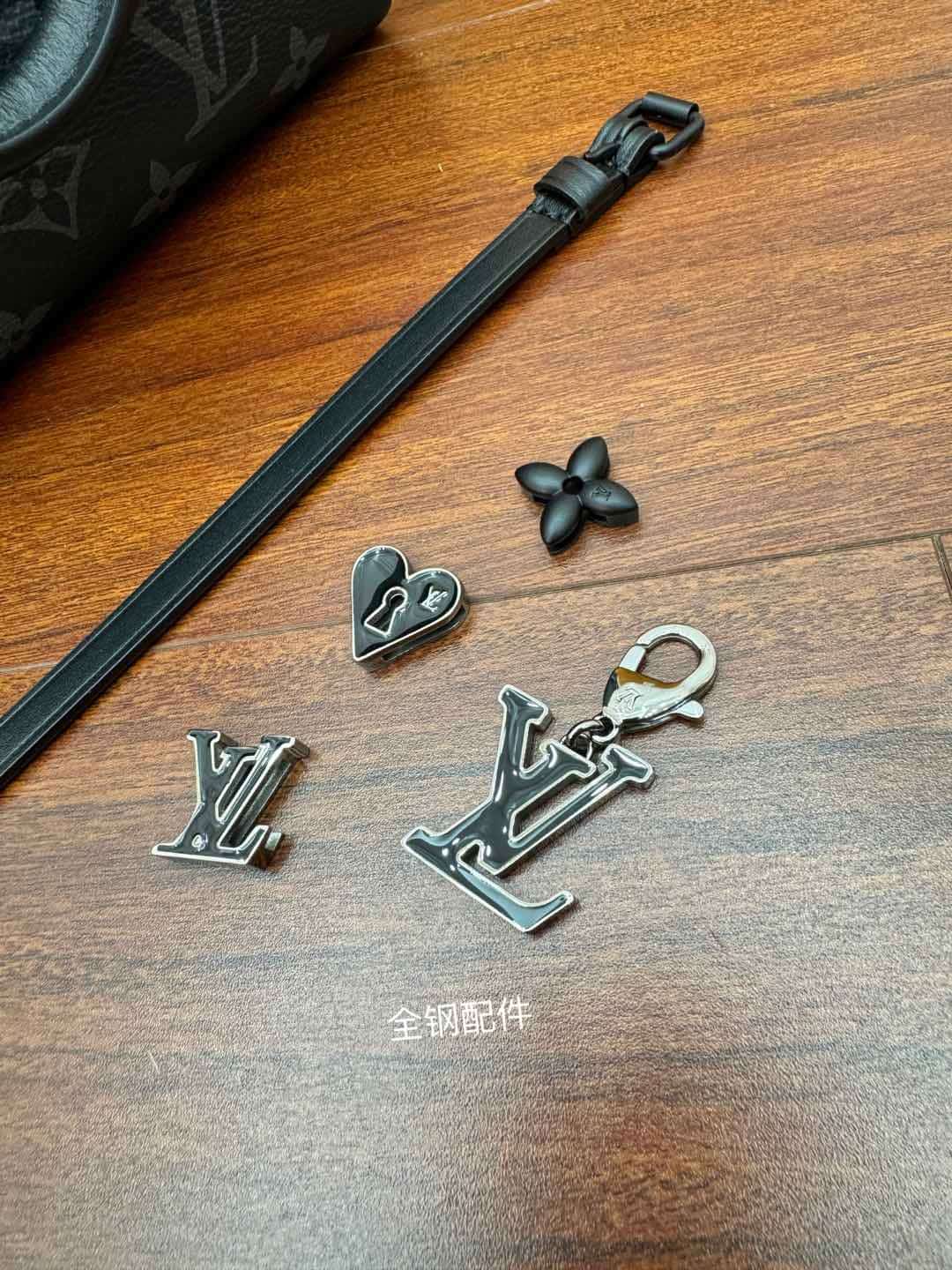 Louis Vuitton SPEEDY BANDOULIÈRE 18 Monogram Eclipse M24606 Top