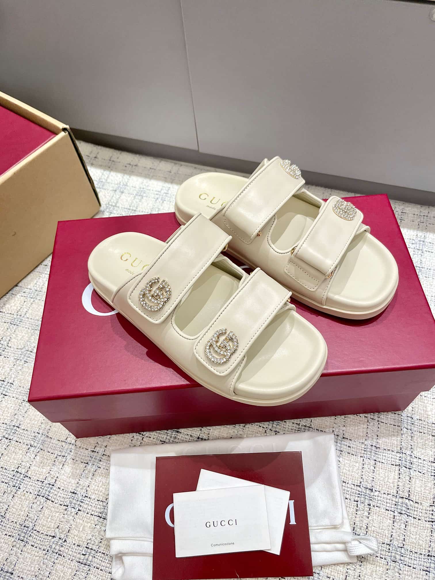 Gucci Women's sandal with crystal Double G