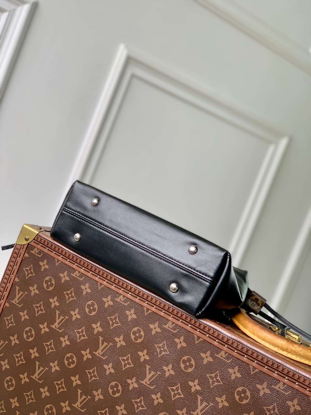 Louis Vuitton Off Duty Backpack Vibe Lamb leather M25522 Black High