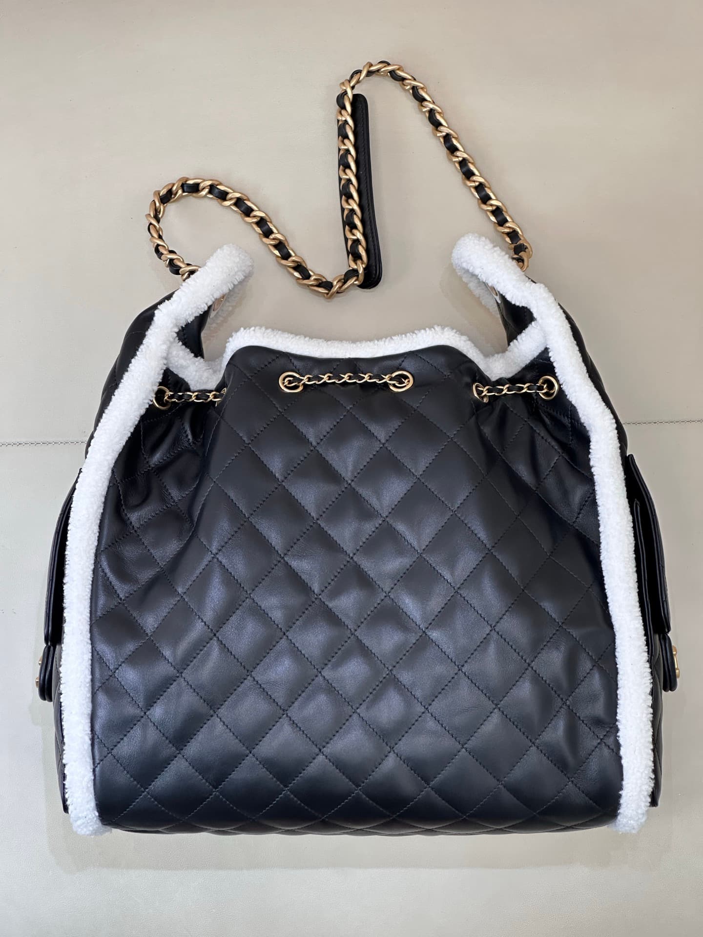 Chanel 25 Medium Hobo handbagAS5311 Suede &Shearling &Gold-tone Metal Black TOP