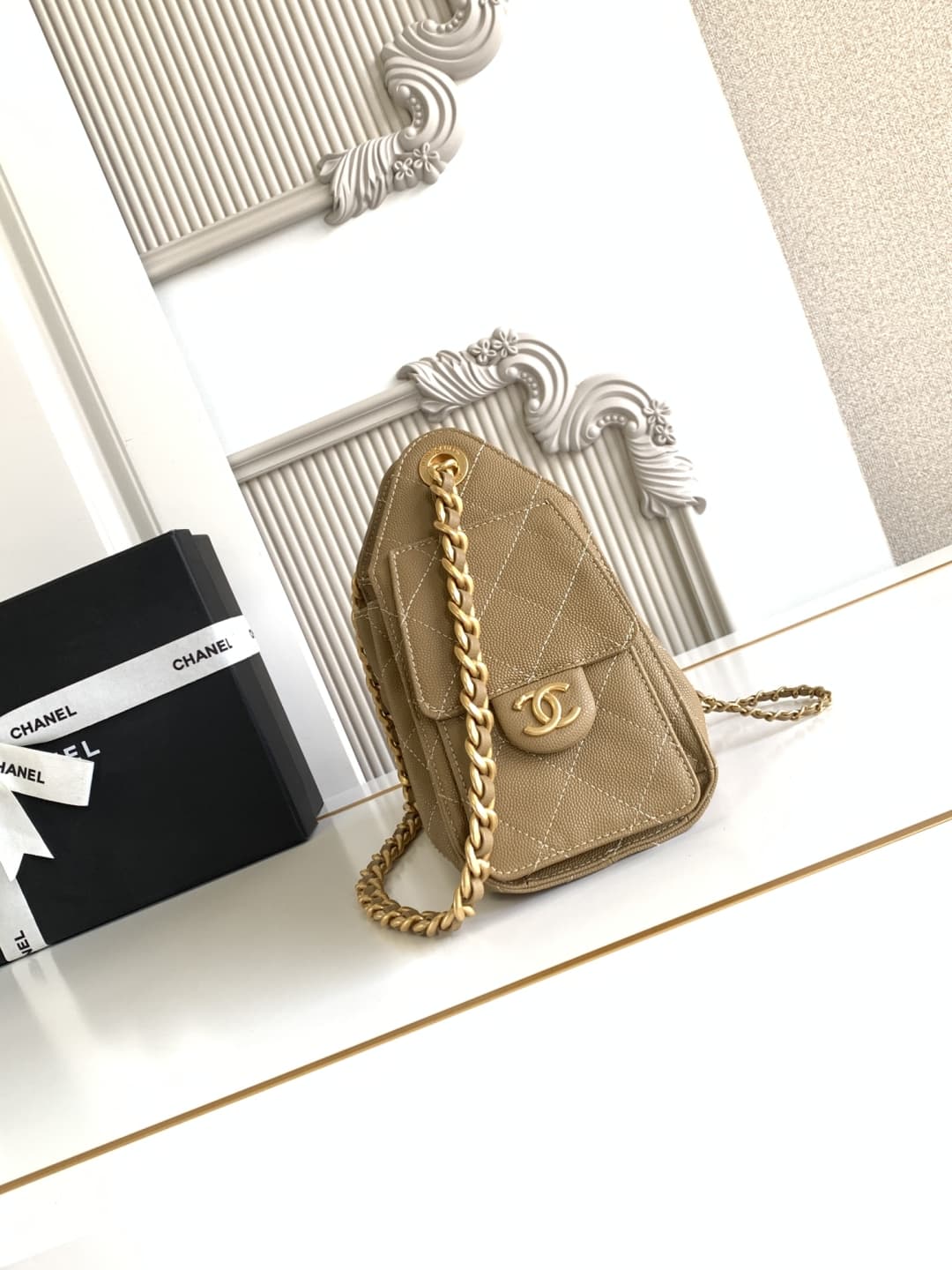 Chanel 25 Mini Hobo handbag AS5631 Grained calfskin & gold-tone metal Beige A