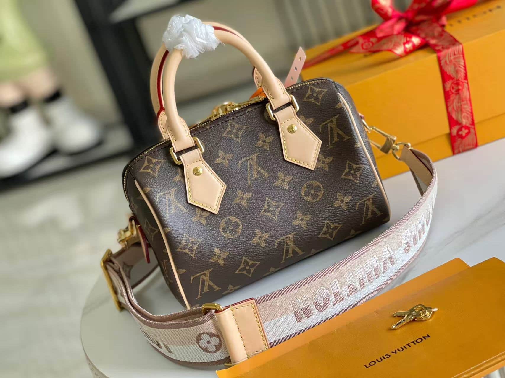 Louis Vuitton Speedy Bandoulière 20 Monogram coated canvas M46222 Top