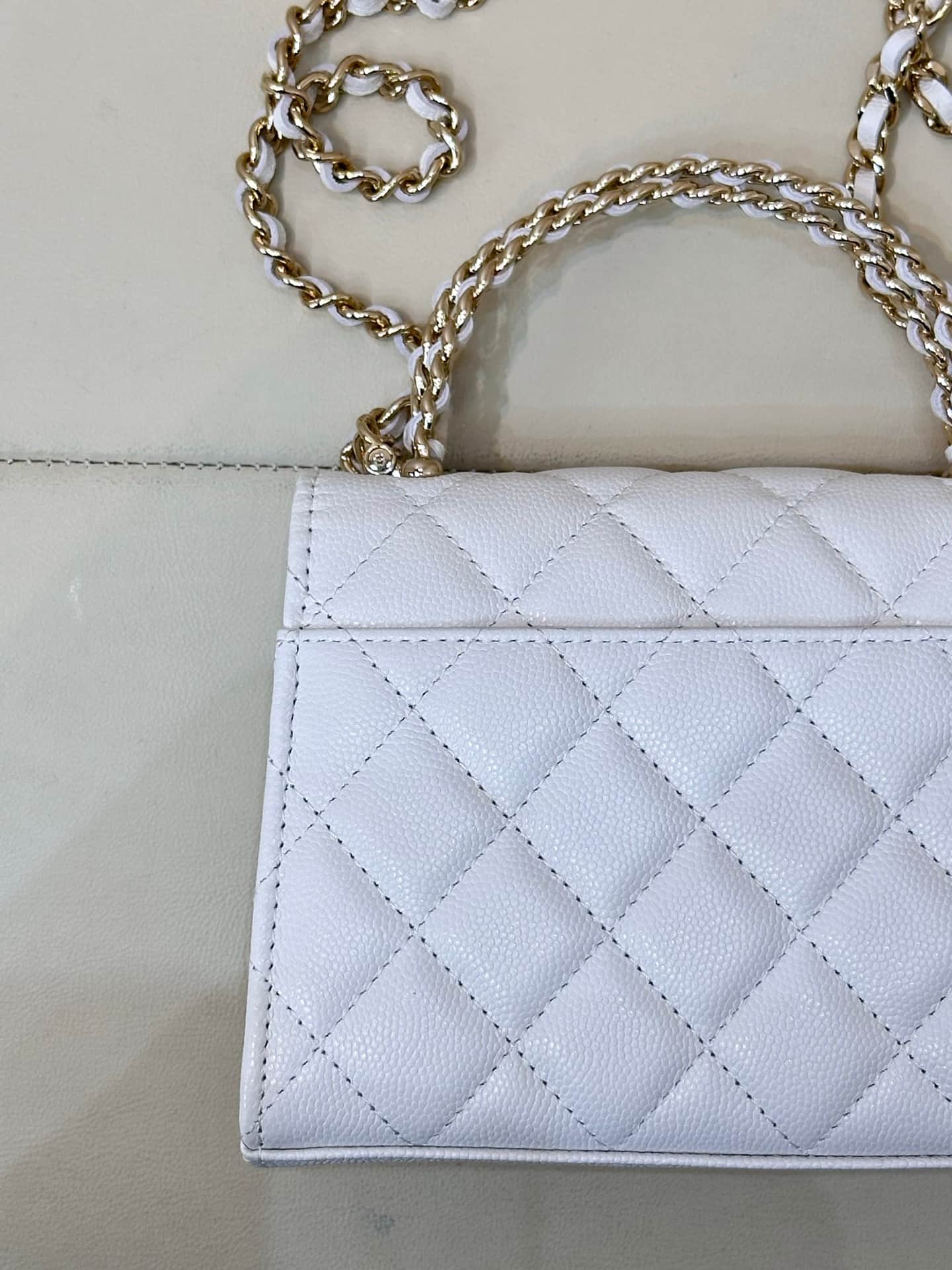 Chanel Clutch with chain Grained Calfskin&Gold-Tone Metal White AP3236 TOP