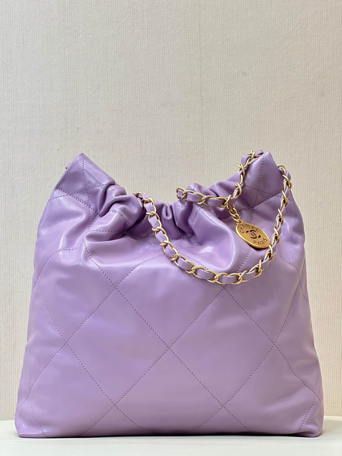Chanel 22 Small handbag Shiny calfskin & Gold-tone metal AS3260 Purple TOP