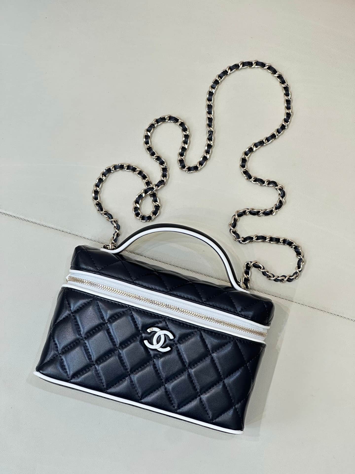 Chanel Vanity with Chain Lambskin & Gold-Tone Metal Black AP5240 TOP