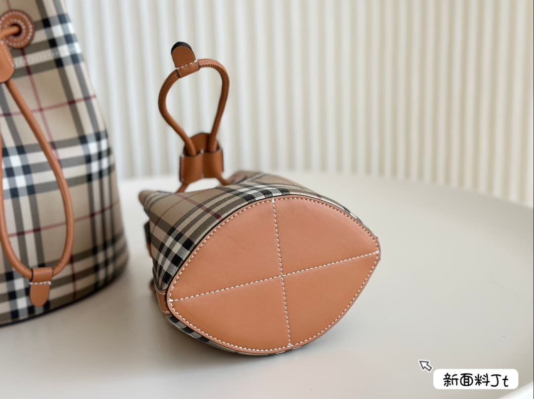 Burberry Mini/Small Bucket Bag Archive beige & briar brown/Archive beige & military