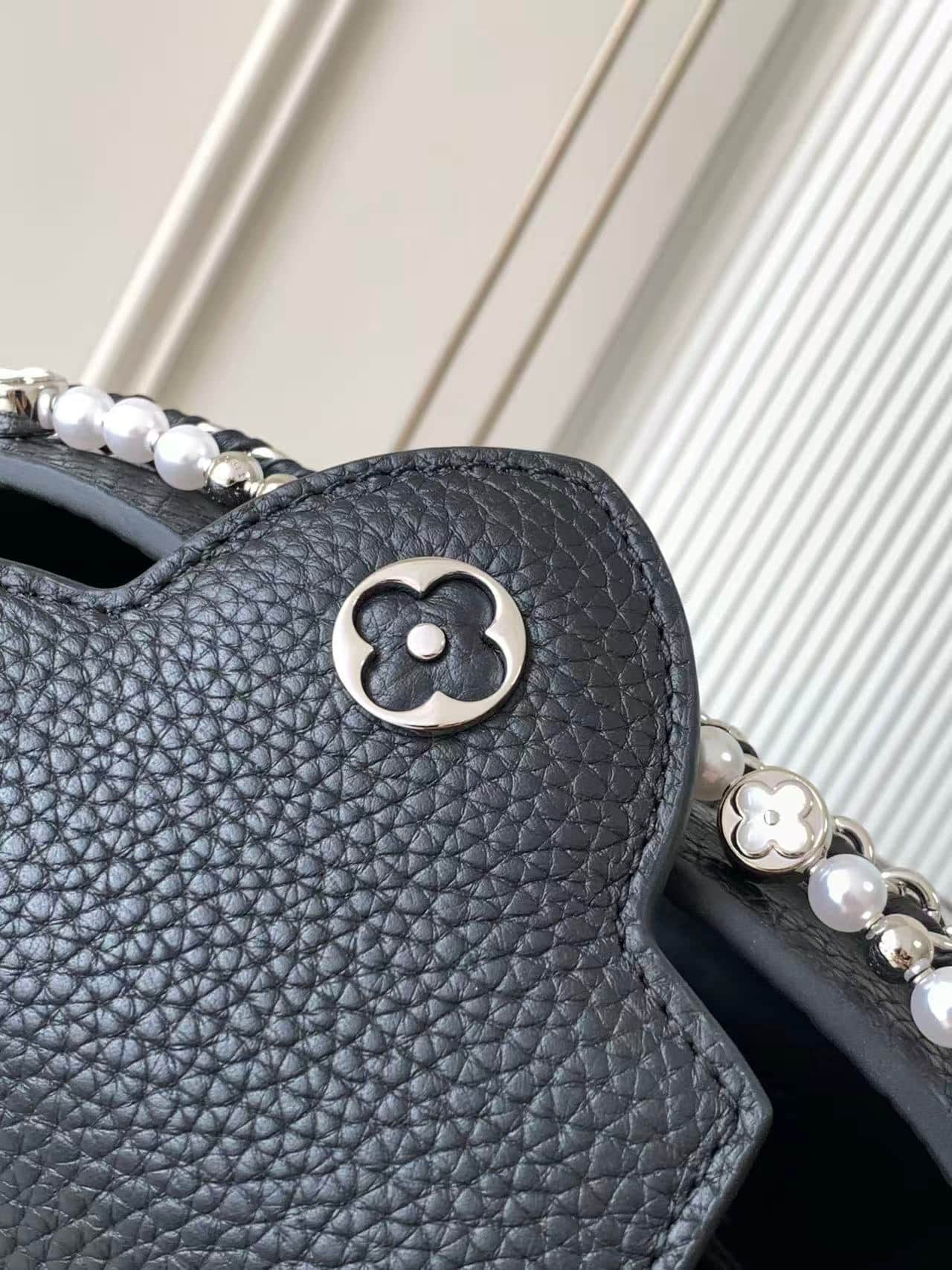 Louis Vuitton Capucines Mini bag Black Taurillon Leather M11908 TOP
