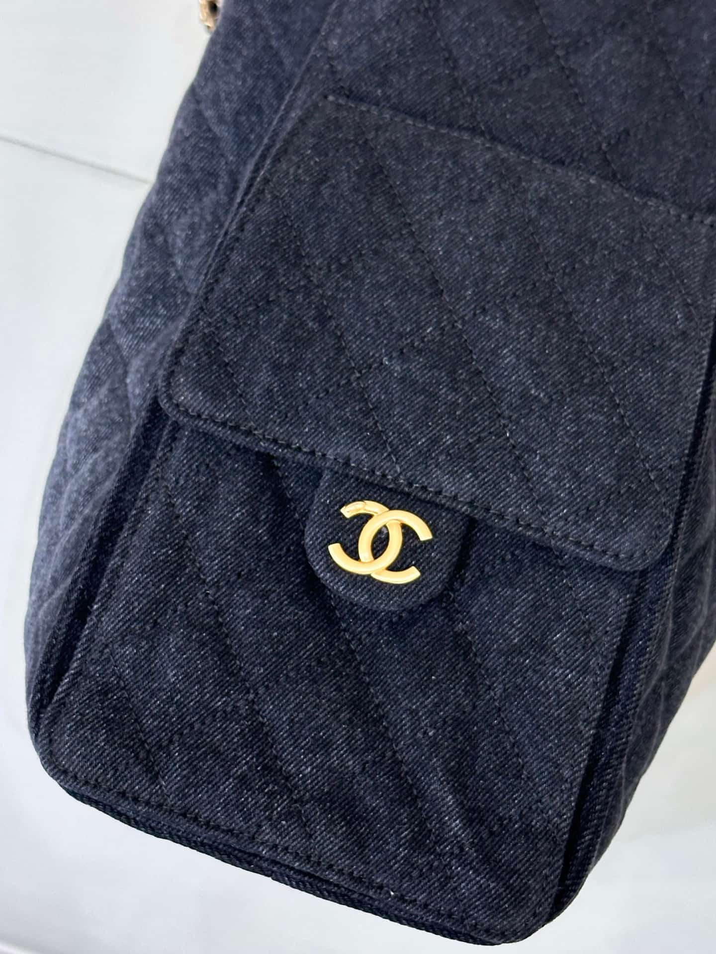 Chanel 25 Medium Hobo handbag AS5311 Denim &Gold-tone Metal Black TOP