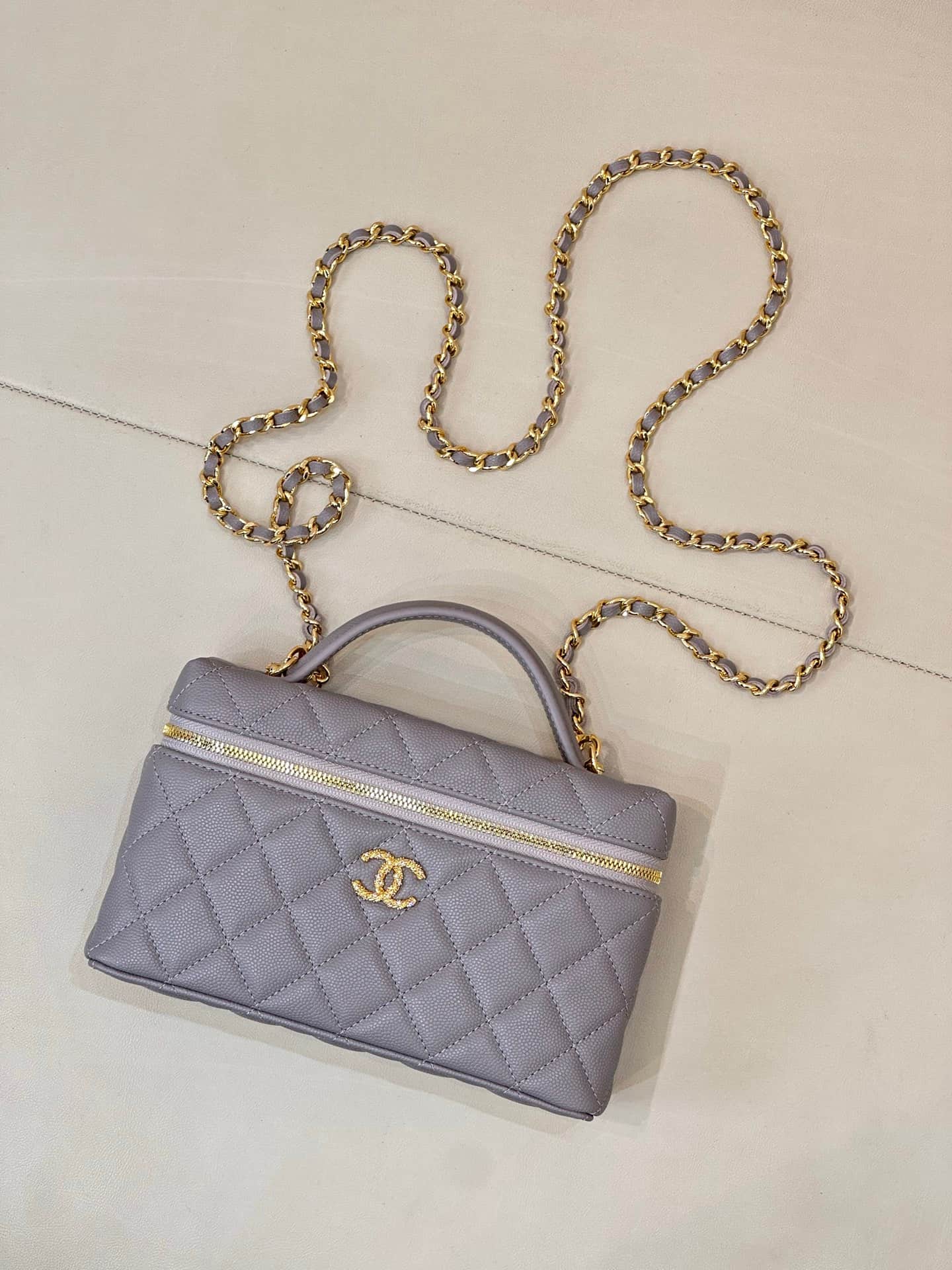 Chanel Classic Vanity With Chain Grained Shiny Calfskin & Gold-Tone Metal Grey AP5090 TOP