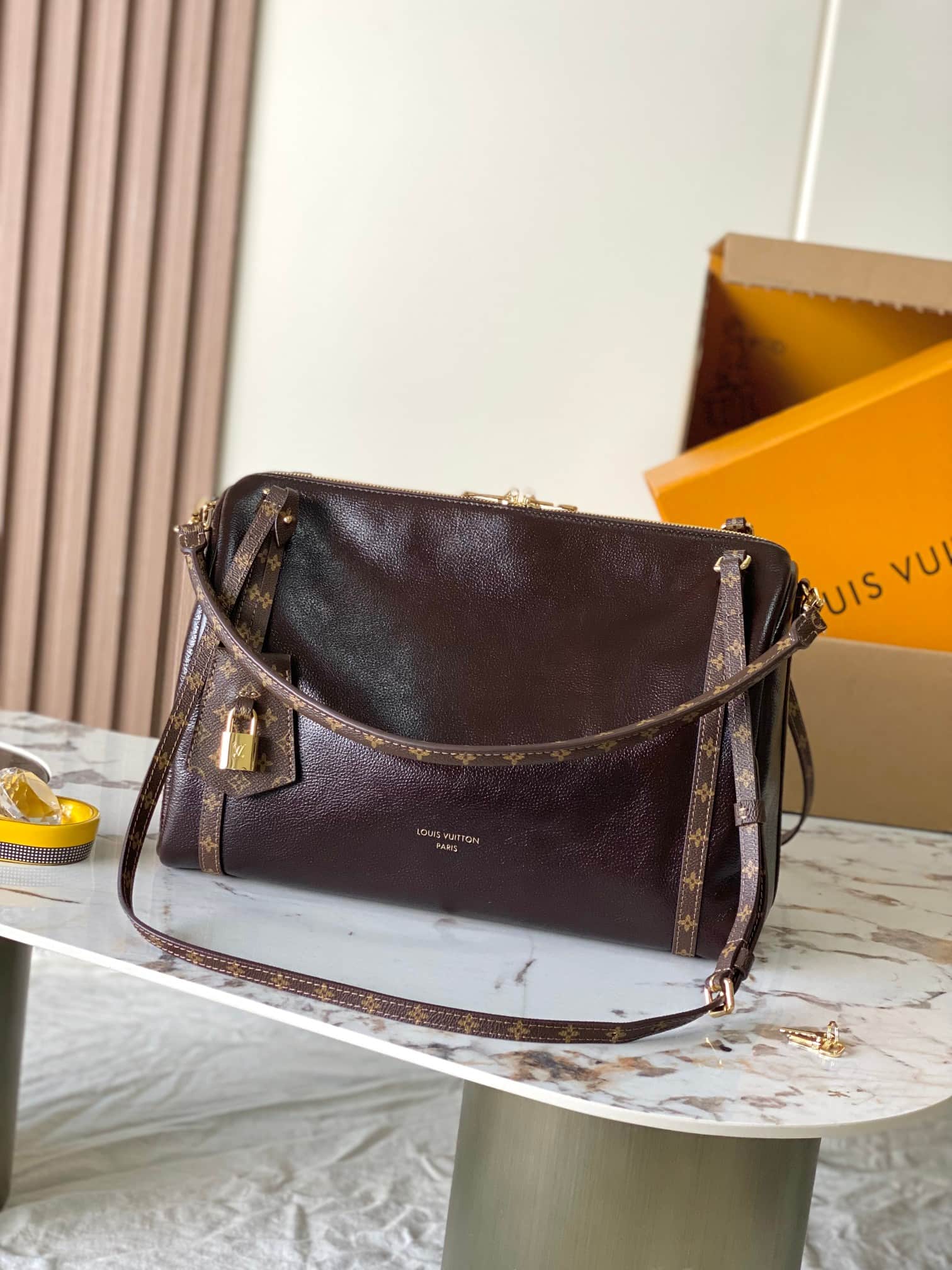 Louis Vuitton Express MM Calfskin leather Monogram Saga/Acajou M26359 TOP