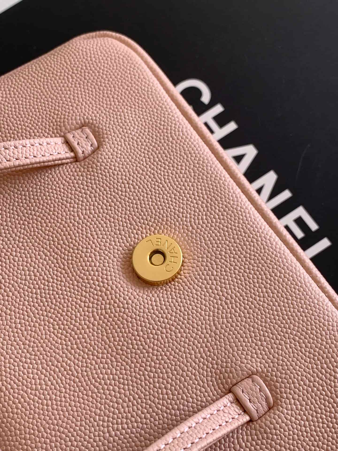 Chanel Clutch with Leather Strap Grained Shiny Calfskin & Gold-Tone Metal Pink AP5068 A