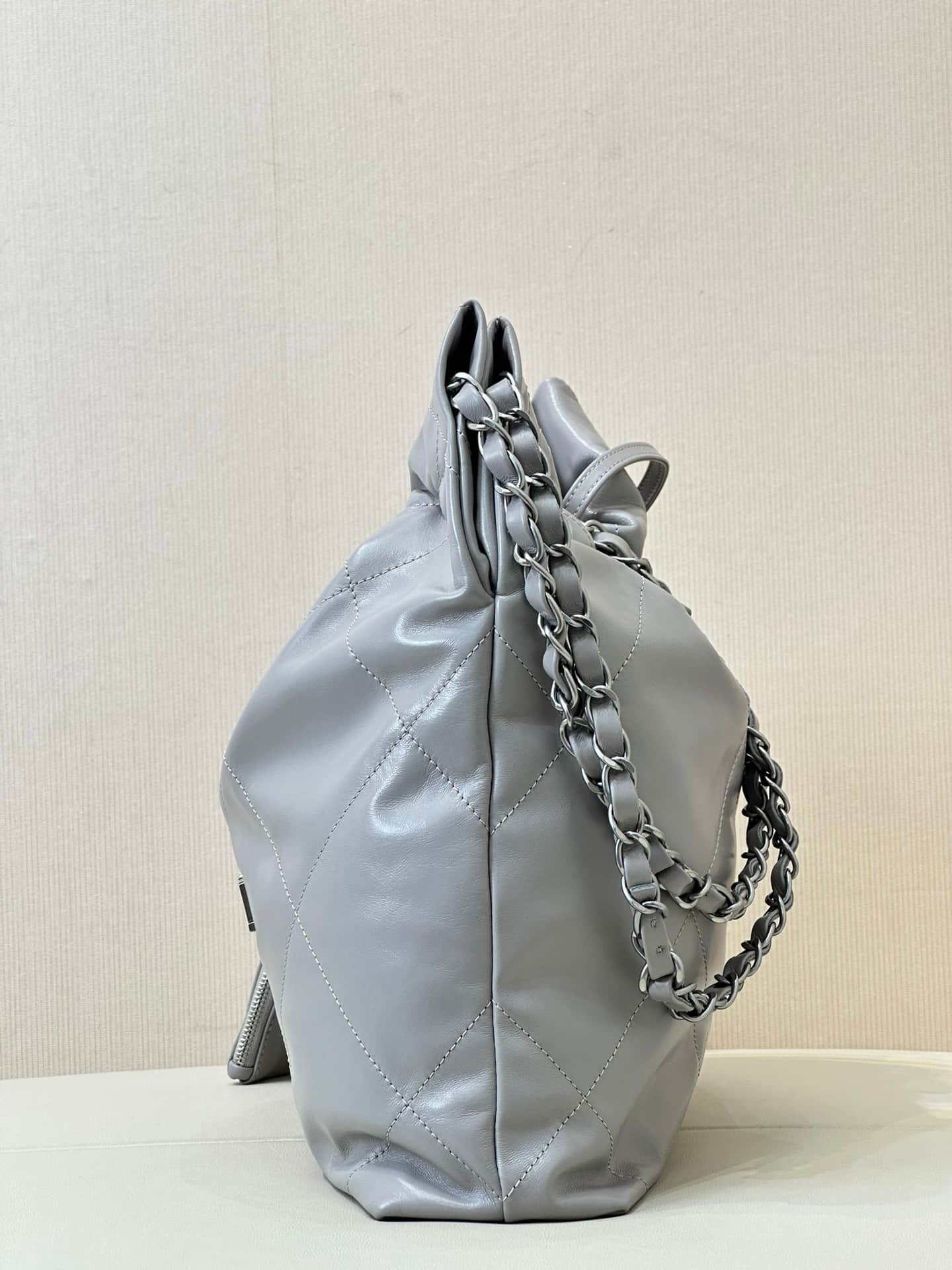 Chanel 22 Small handbag Shiny calfskin & silver-tone metal AS3260 Grey TOP
