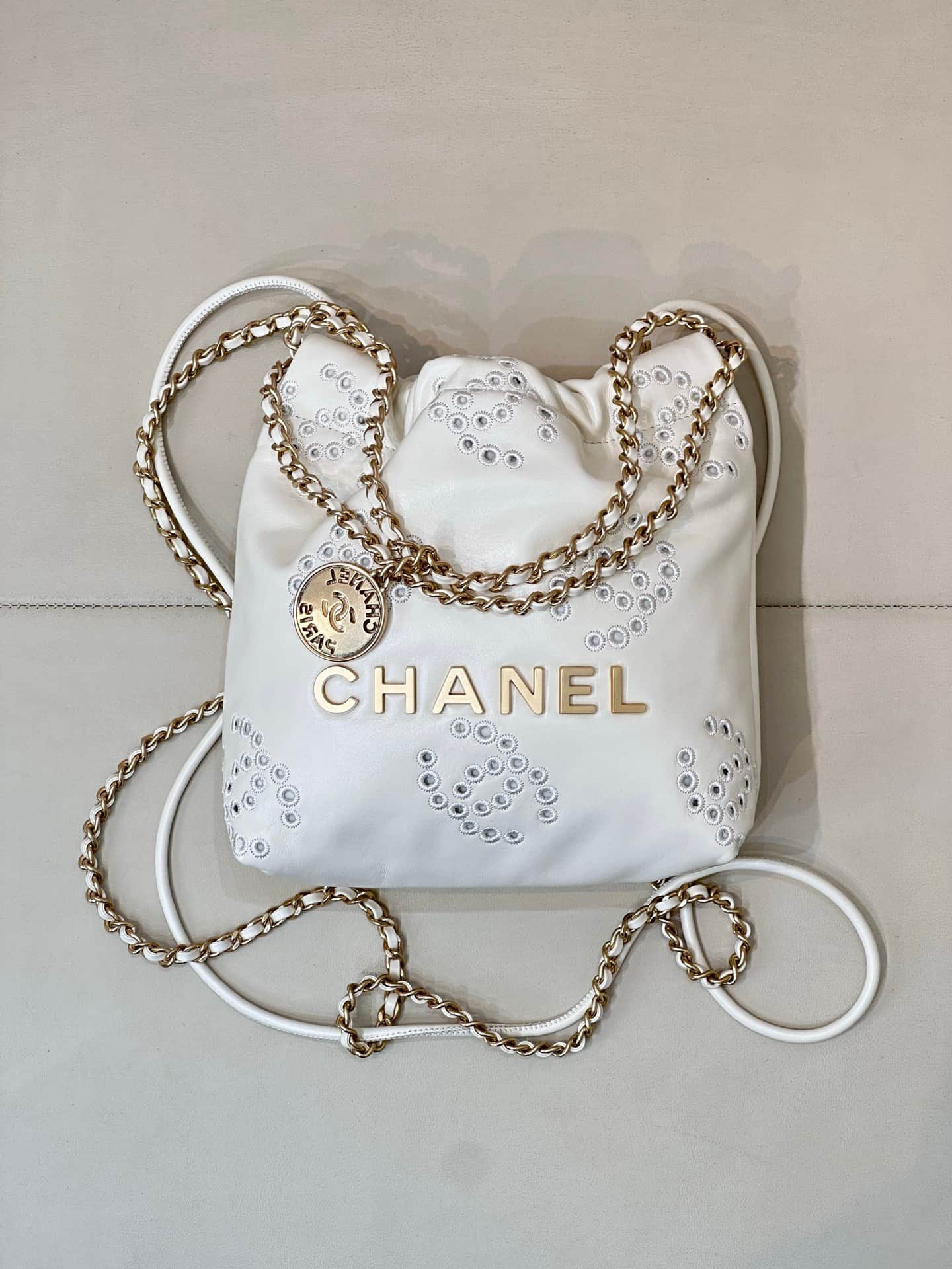 Chanel 22 MINI HANDBAG Shiny Calfskin White & Gold-Tone Metal AS3980 TOP