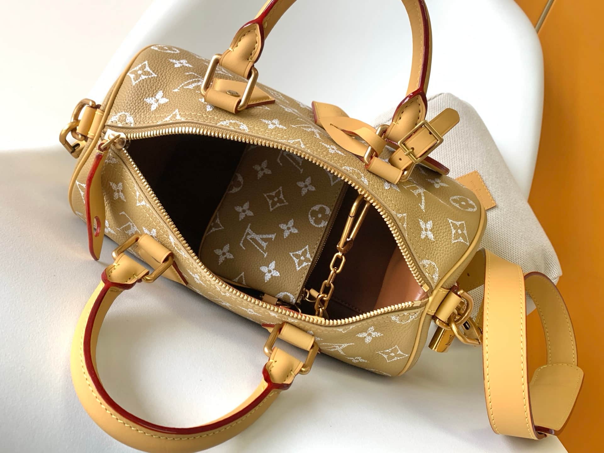 Louis Vuitton Speedy P9 Bandoulière 25 Gold Kinsugi Calf leather M26305 High