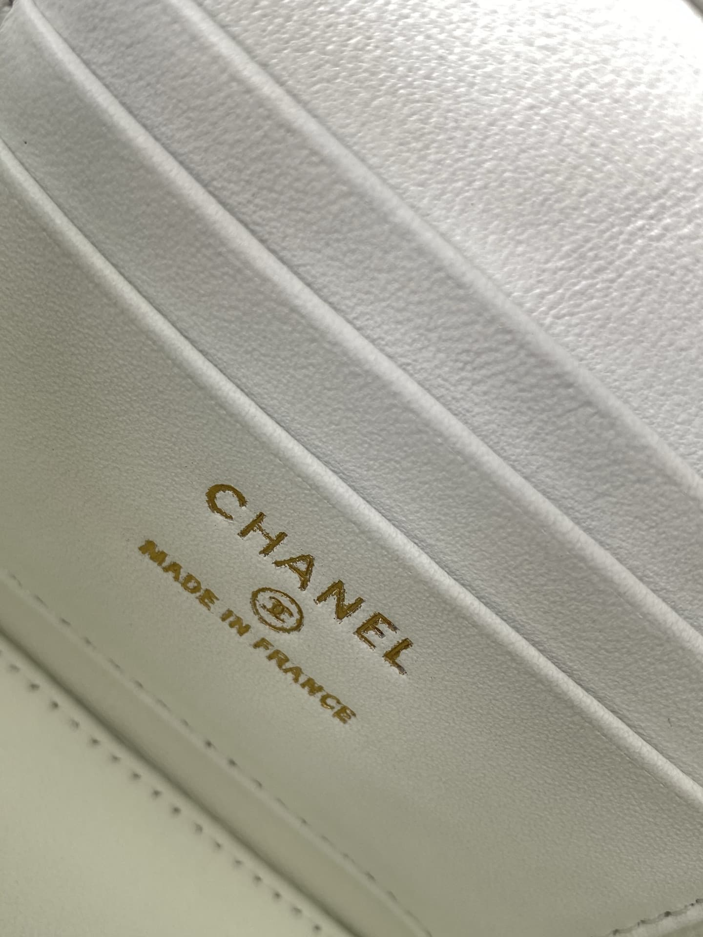 Chanel Vanity with Chain AP3940 Grained Calfskin & Gold Metal White A