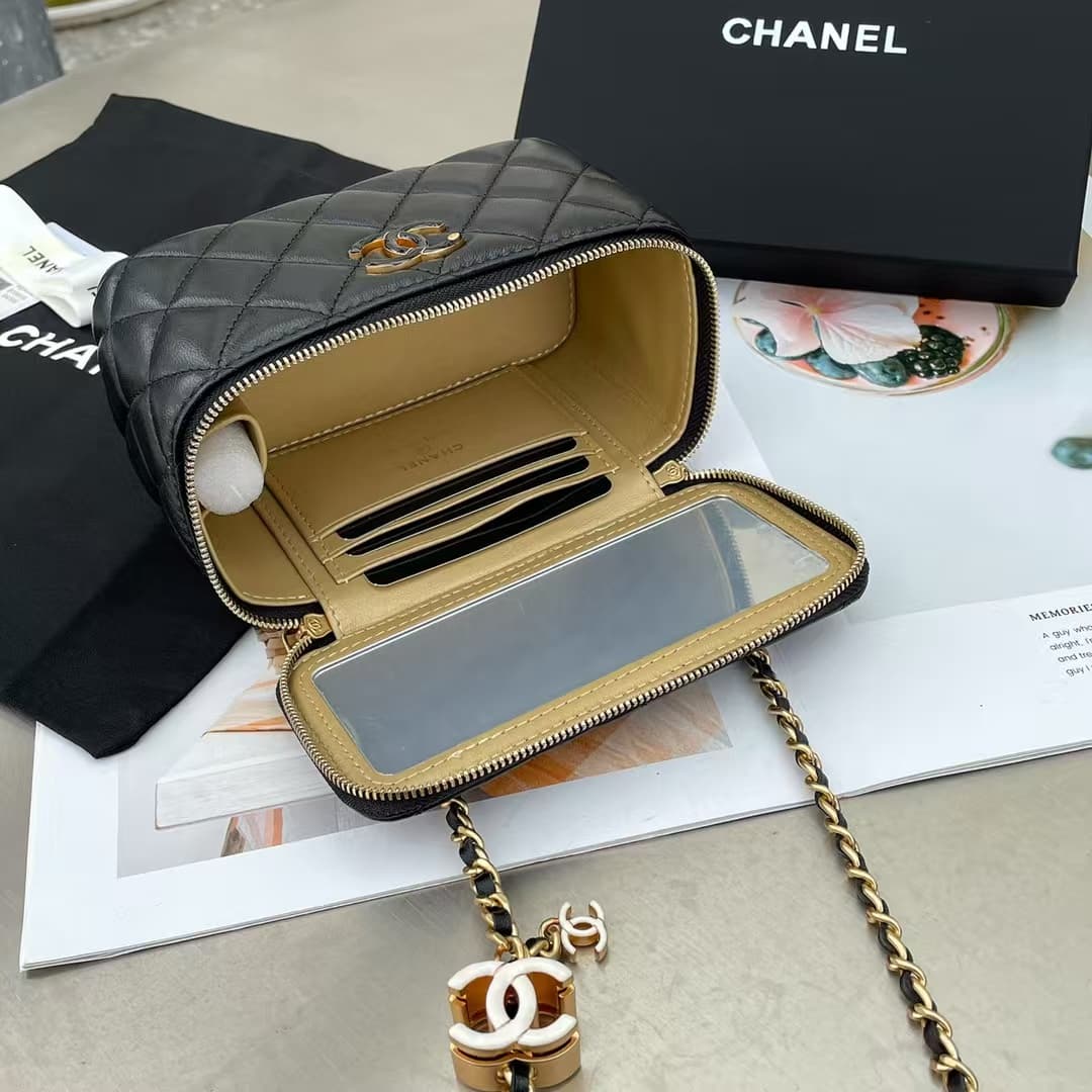 Chanel Vanity with Chain AP3940 Lambskin Black A