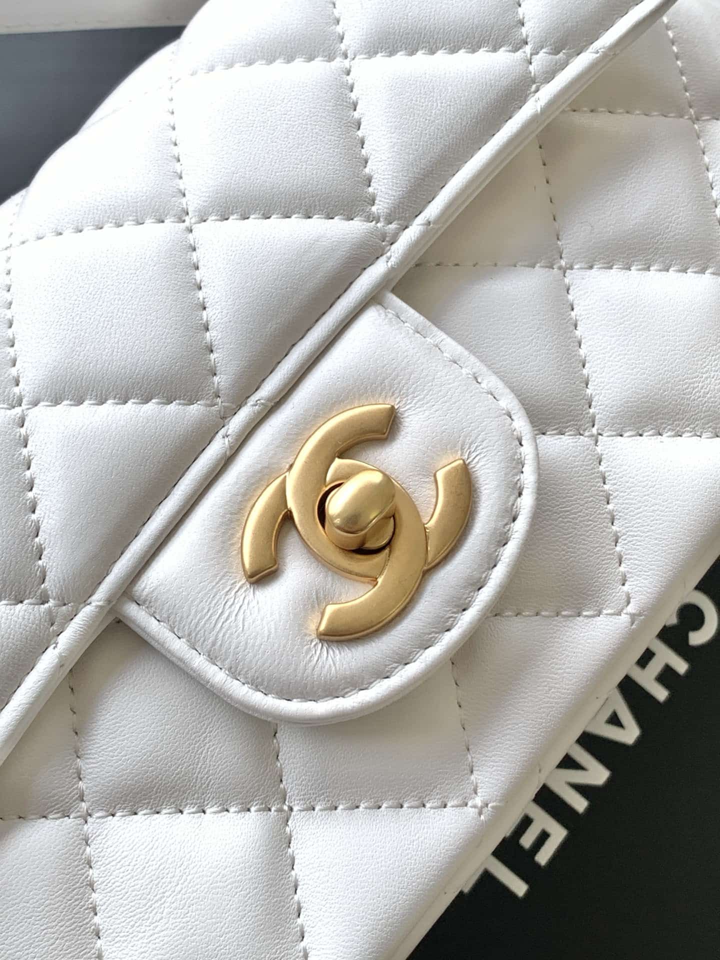 Mini FLAP BAG WITH TOP HANDLE Lambskin Gold-Metal AS5354 White A