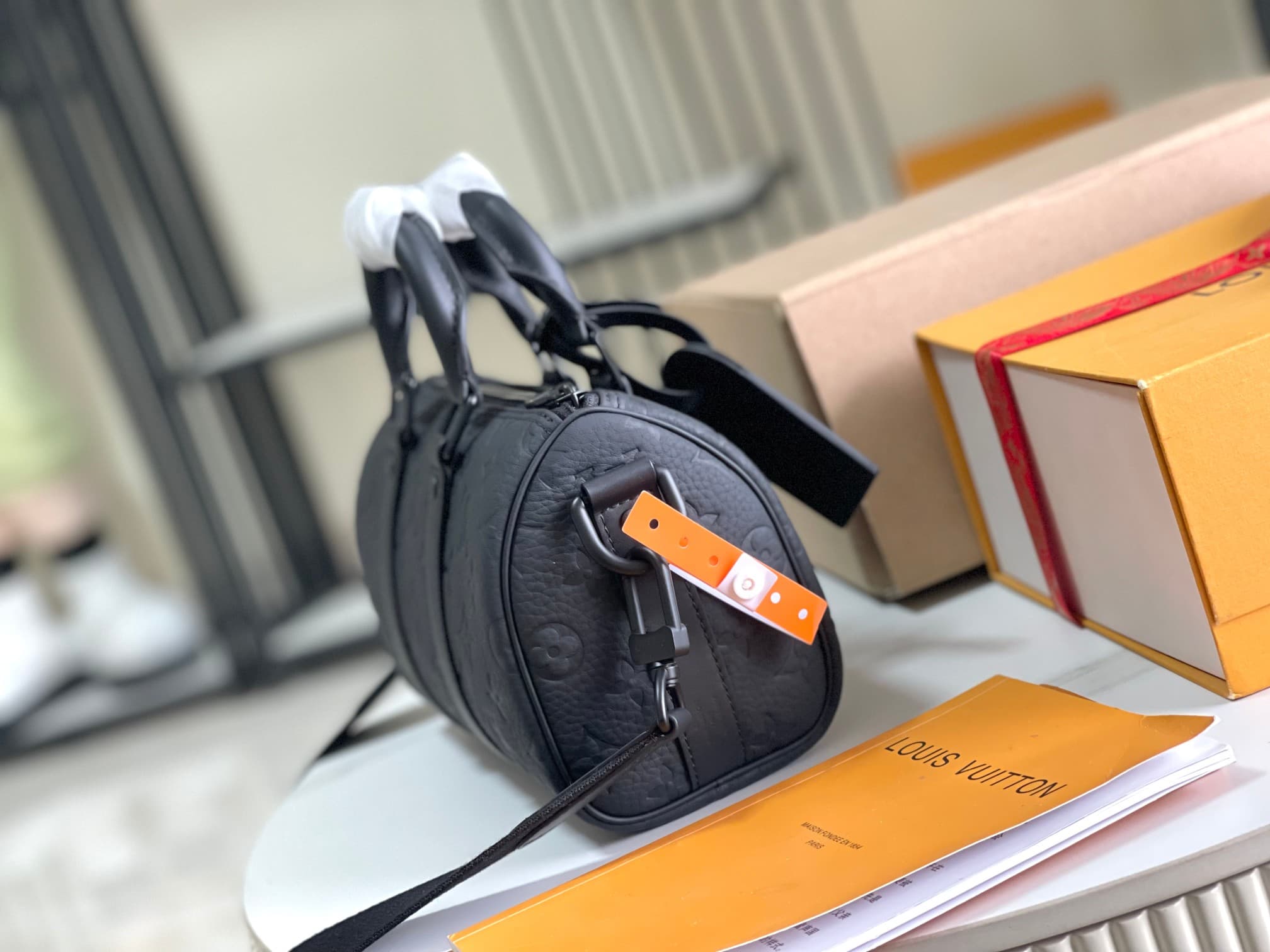 Louis Vuitton Keepall Bandoulière 25 Taurillon Monogram M20900 Top