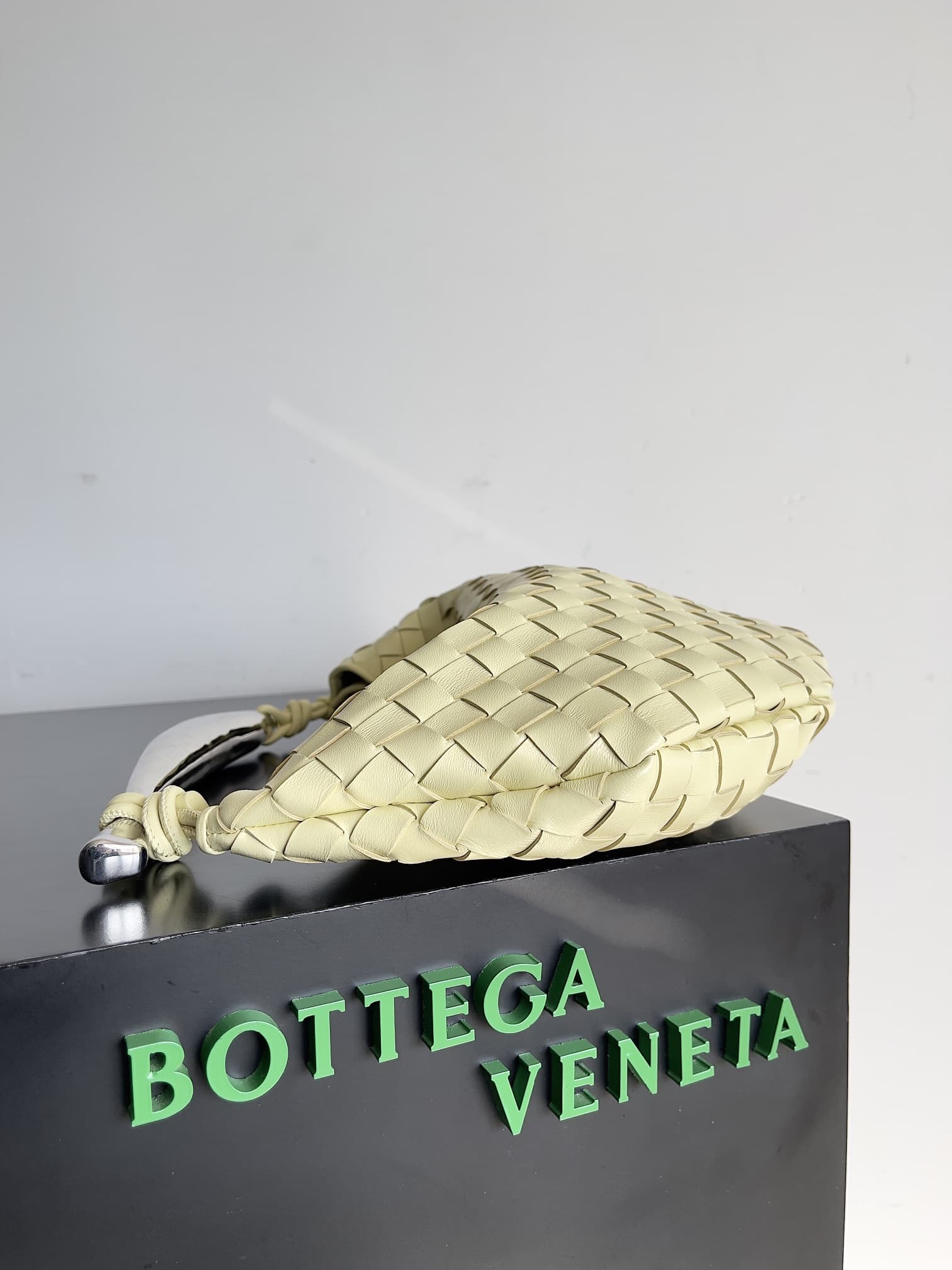 BV Sardine Small Intrecciato Cream TOP