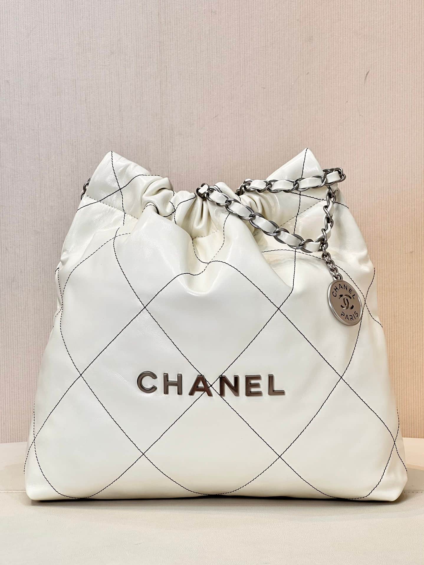 Chanel 22 Small handbag Shiny calfskin & silver-tone metal AS3260 White TOP