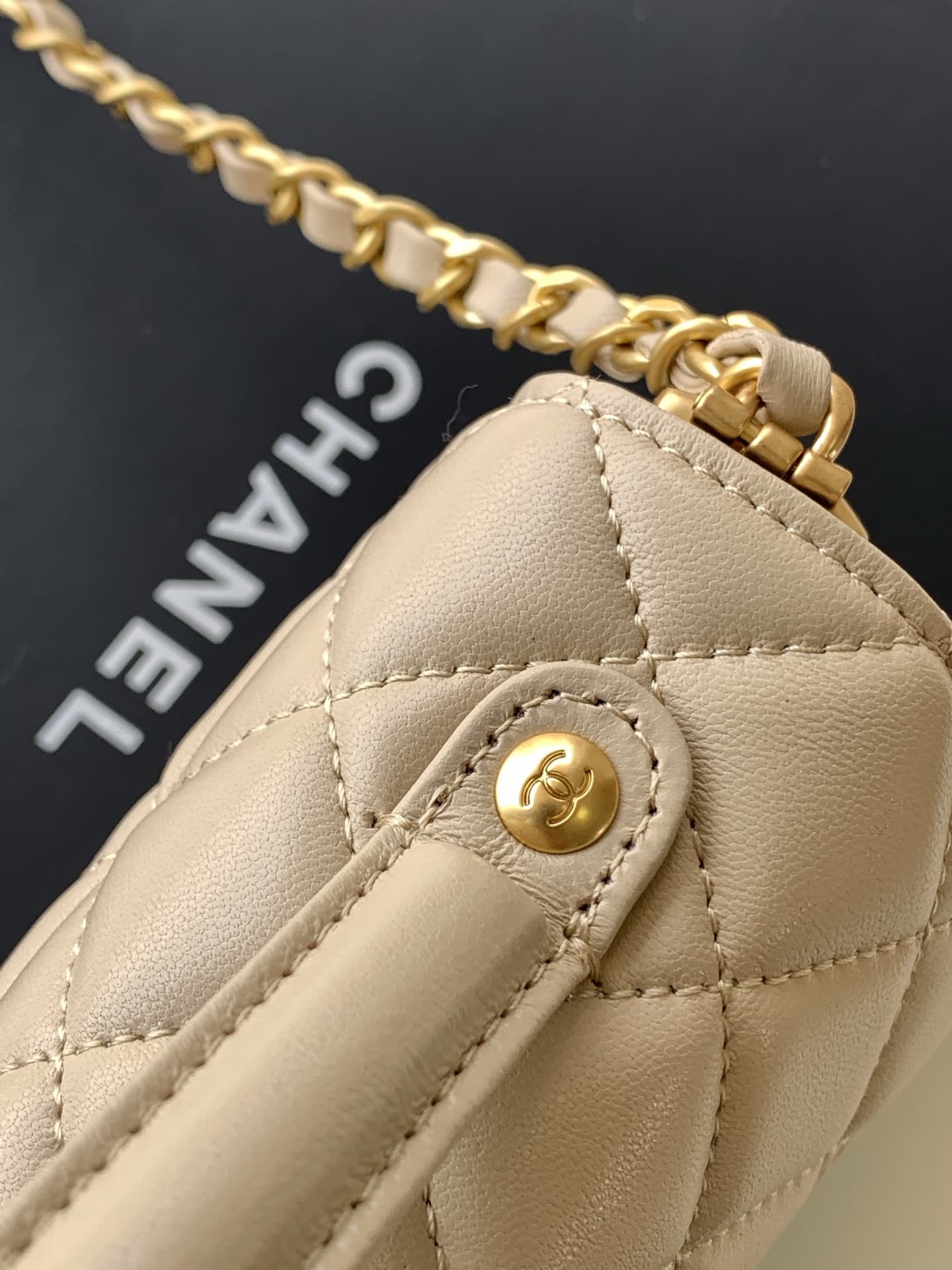 Mini FLAP BAG WITH TOP HANDLE Lambskin Gold-Metal AS5354 Beige A