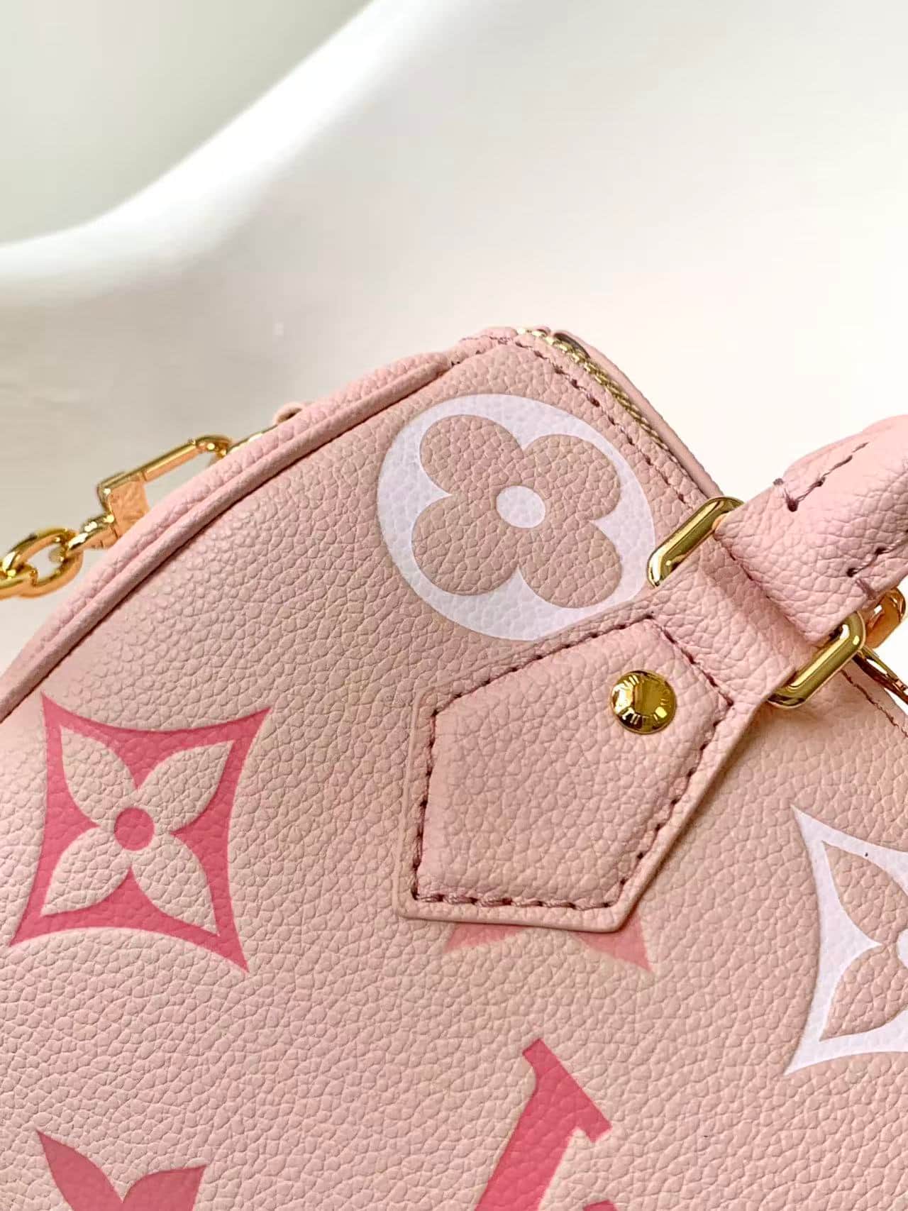 Louis Vuitton SPEEDY BANDOULIÈRE 20 Embossed grained cowhide leather M46518 High