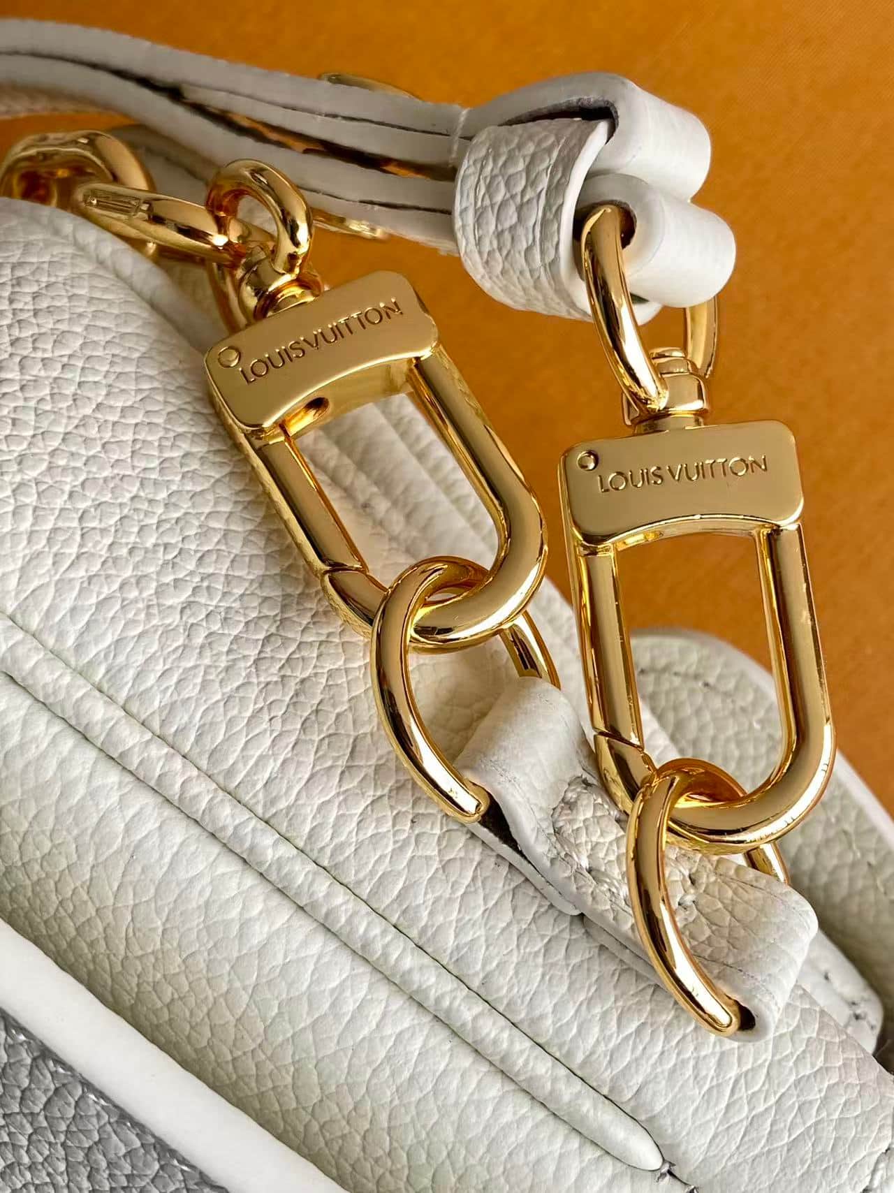Louis Vuitton Pochette Métis East West Milky White/Peach Cowhide leather M27575 High