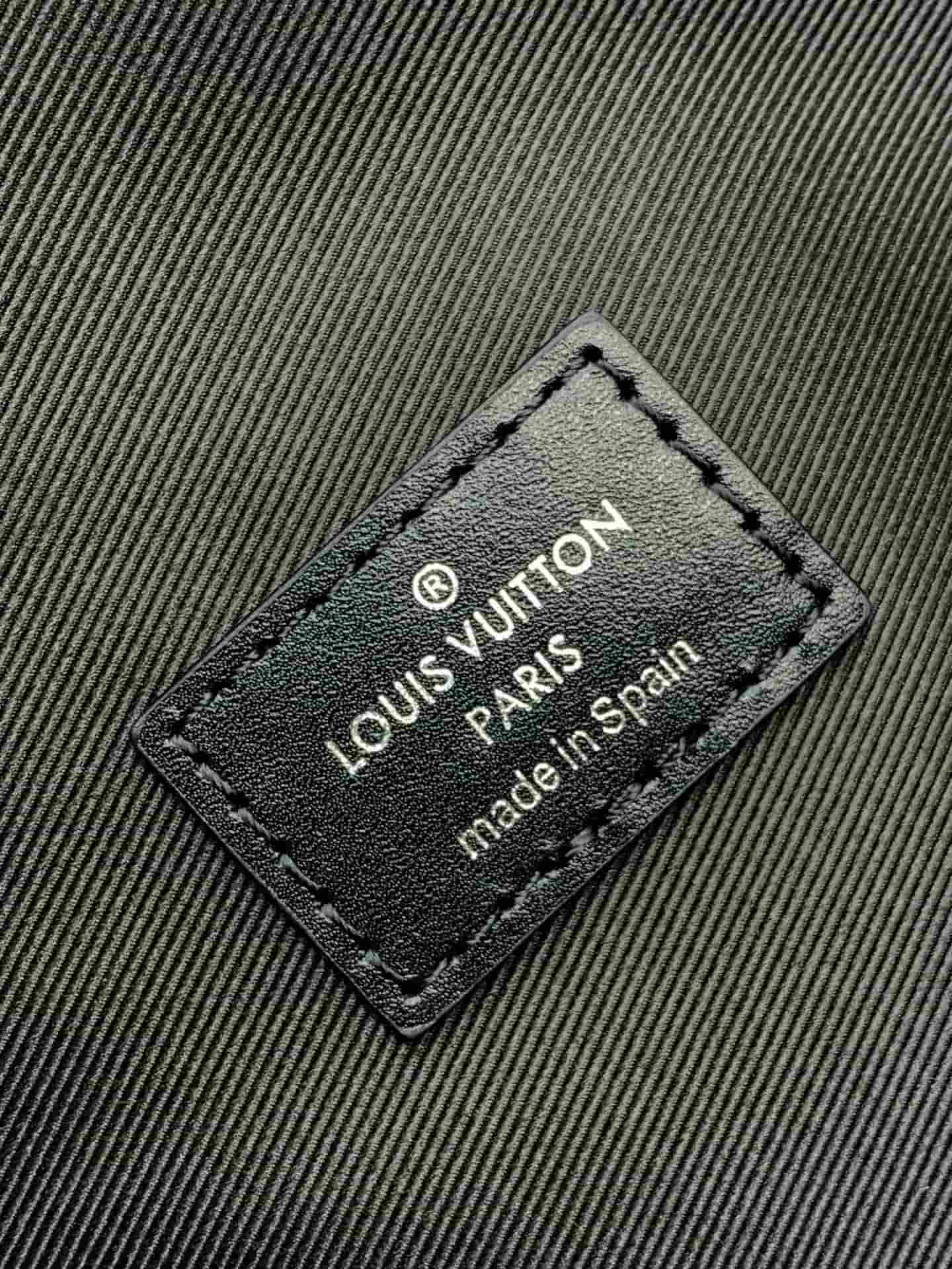 Louis Vuitton Cargo Wearable Wallet Black Calf leather M13989 High