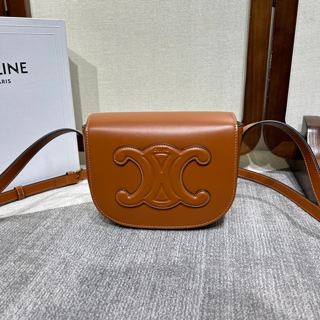 CELINE Folco Cuir Triomphe Shoulder Bag in Caramel Calfskin Leather High