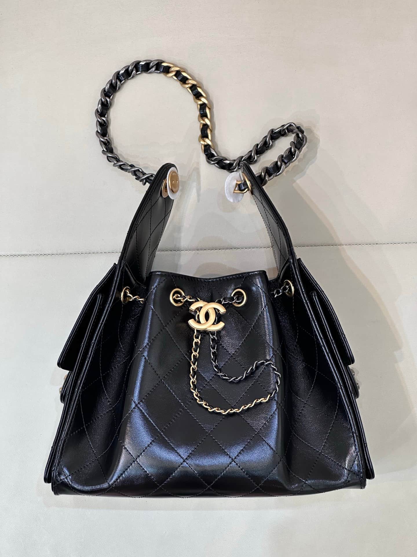 Chanel 25 Small Hobo handbag AS5293 Shiny Crumpled Calfskin  Gold-Tone & Ruthenium-Finish Metal Black TOP