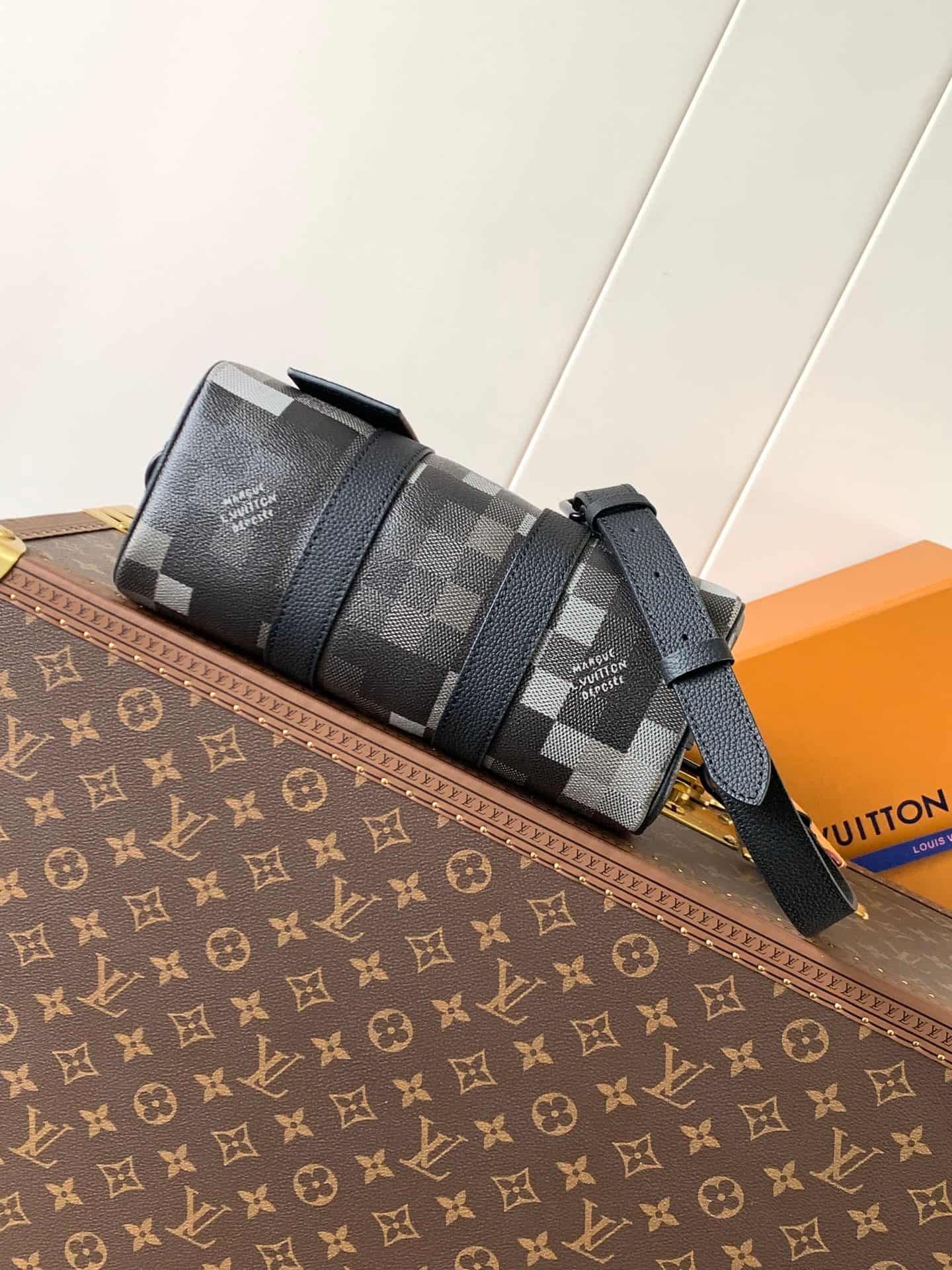 Louis Vuitton Keepall Bandoulière 25 Damoflage Black coated canvas M14919 High
